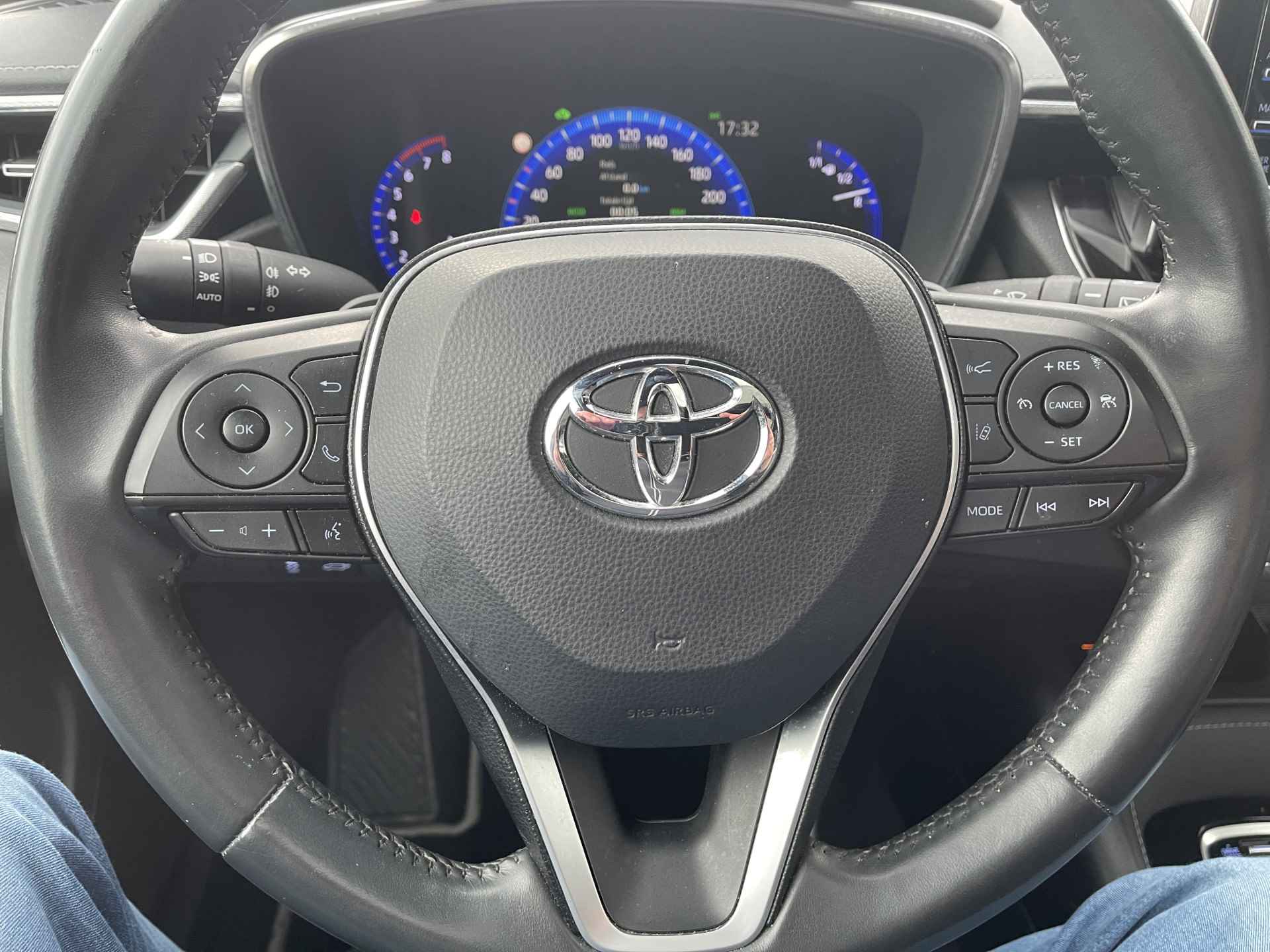 Toyota Corolla Touring Sports 2.0 Hybrid Premium NL-Auto / Apple/Android Carplay / Leder / Panoramadak / JBL / Electr. achterklep / 18 inch / Led koplampen / - 27/32