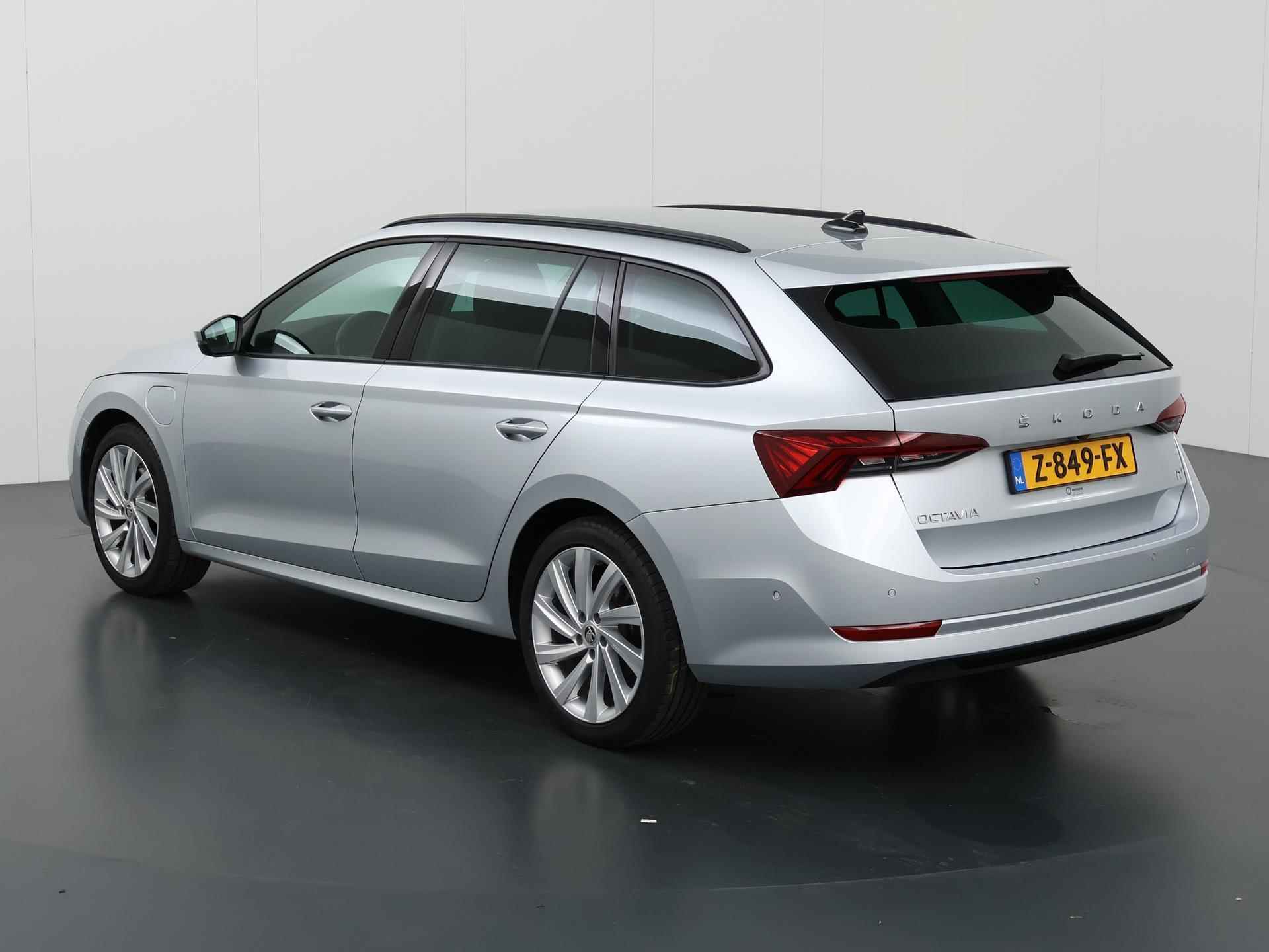 Skoda Octavia Combi 1.4 TSI iV PHEV First Edition | Sportstoelen Ergo Memory Leder | Navigatie | Climate Control | Bluetooth | Cruise Control Adaptief | - 23/42