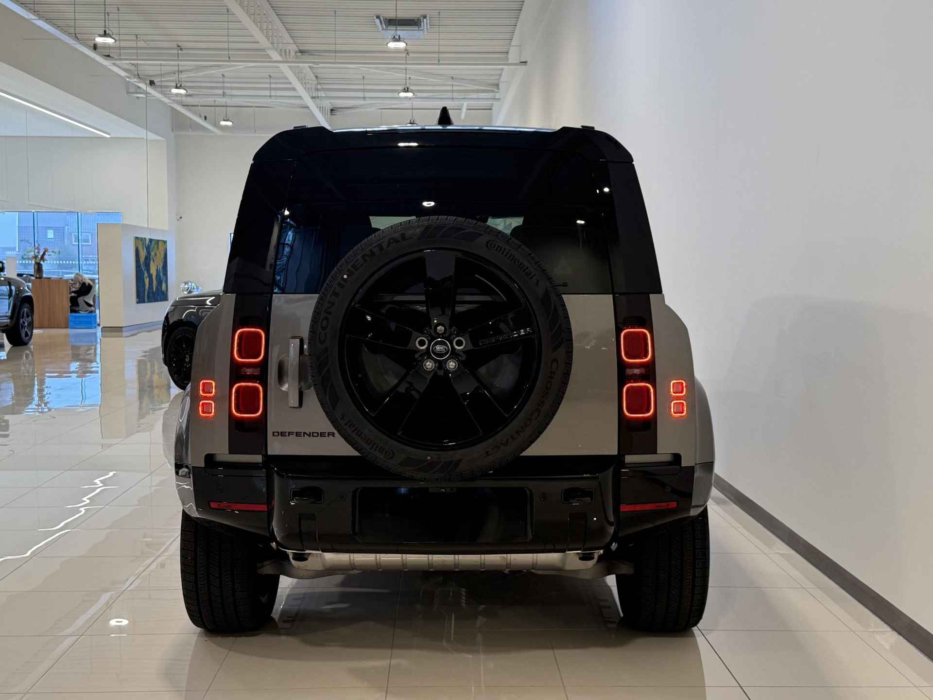 Land Rover Defender 110 2.0 P300e 110 X-Dynamic HSE | NIEUW | Schuif/Kanteldak | 22 inch Gloss Black | Head-up | Black Pack | Stoel Koeling| Dashboard Dark Grey | NIEUW - 9/31