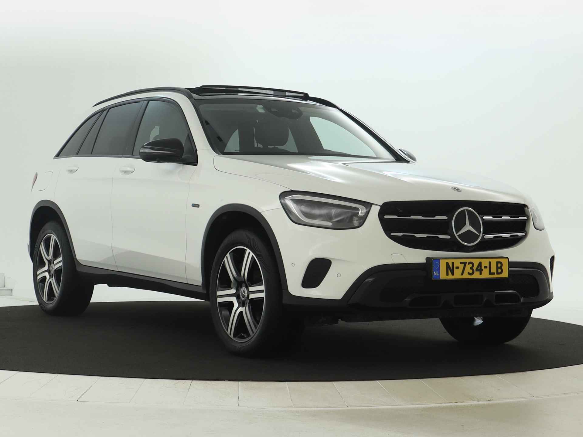 Mercedes-Benz GLC 300 e 4MATIC Plug-in Hybride | Panoramadak | 360° camera | Trekhaak | Multibeam | Nightpakket | Distronic | Inclusief 24 maanden MB Certified garantie voor Europa. - 4/52