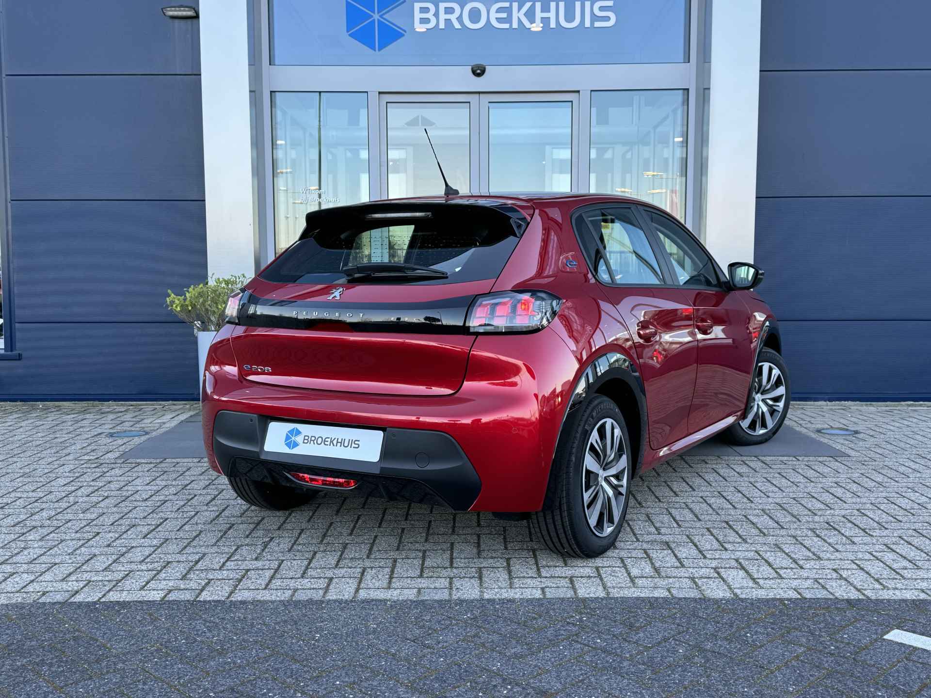 Peugeot e-208 EV Active Pack 50 kWh | Parkeersensoren achter | Navigatie | Cruise Control | Airco | Carplay Netto deal! €2.000,- subsidie! - 10/39