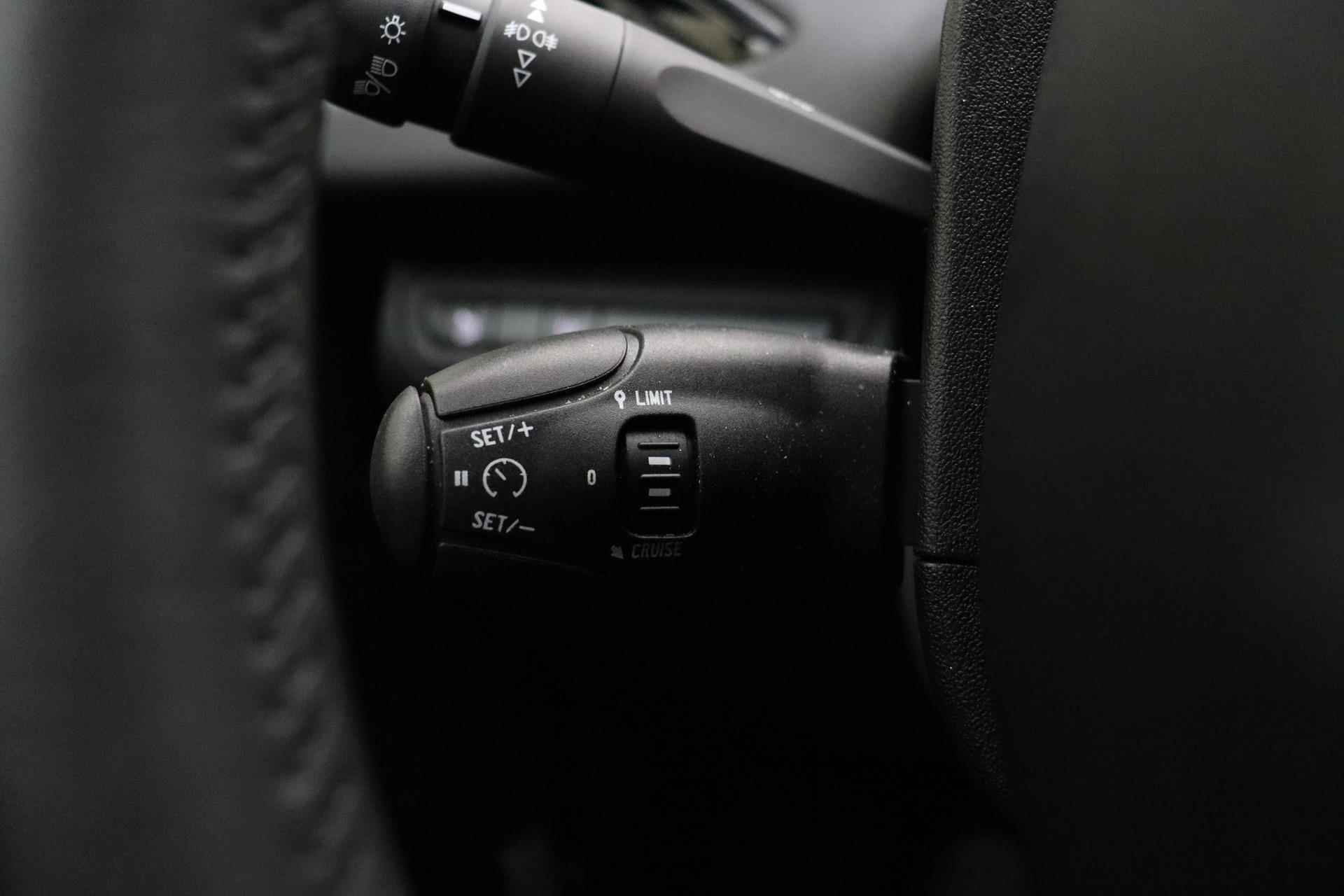 Peugeot 208 1.2 PureTech Signature | Navigatie | Airco | Cruise Control | Parkeersensoren | Lichtmetalen Velgen | - 25/32