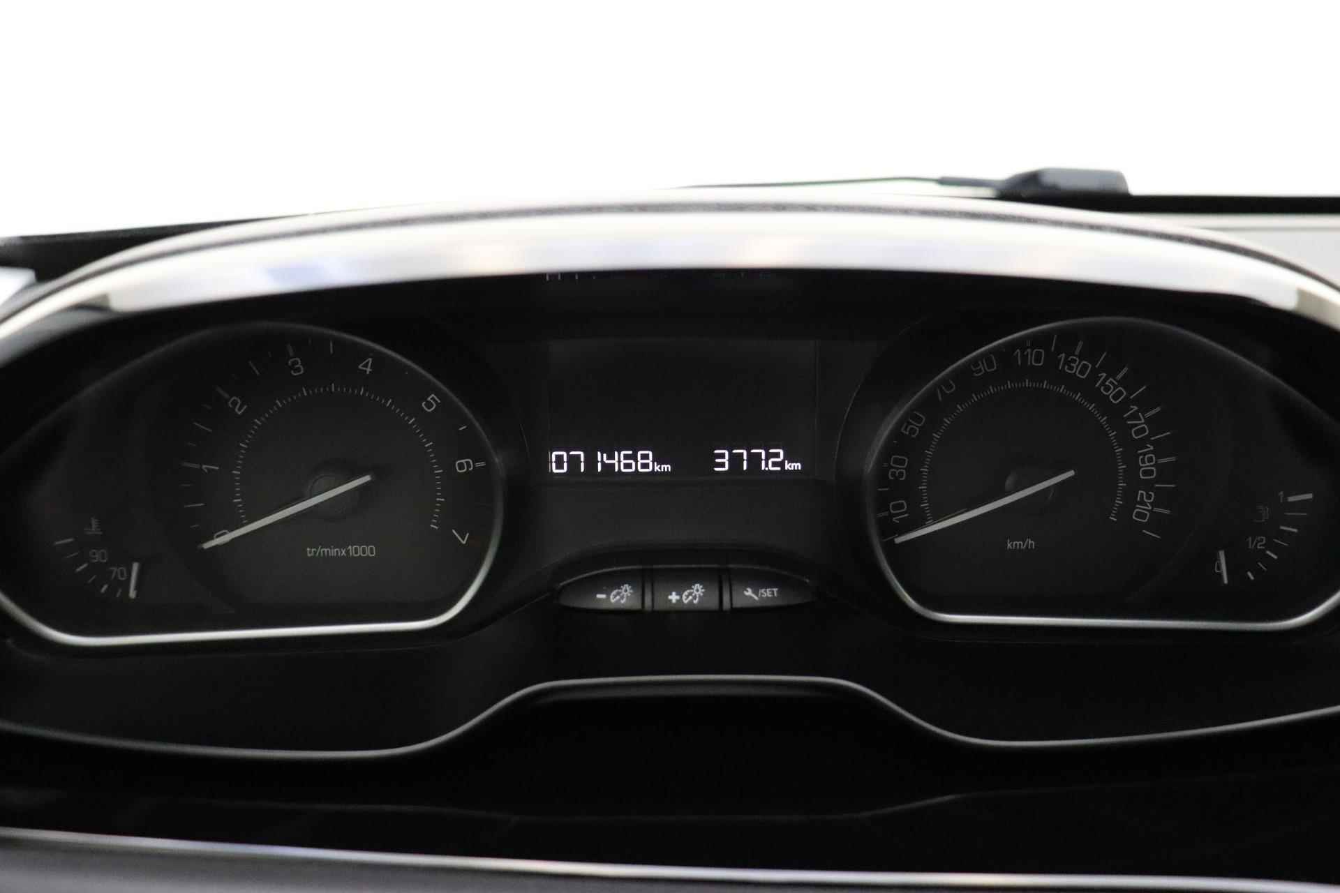 Peugeot 208 1.2 PureTech Signature | Navigatie | Airco | Cruise Control | Parkeersensoren | Lichtmetalen Velgen | - 29/32