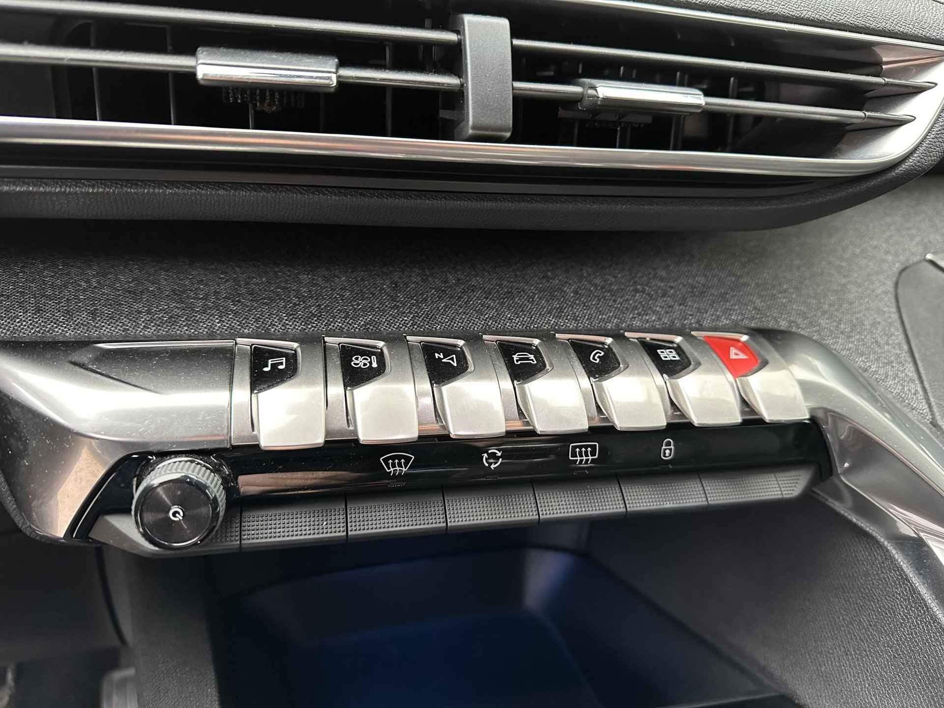 Peugeot 3008 1.2 Turbo 130 PK Première | Nieuw Geleverd | Navigatie | Elektrische Achterklep | Keyless Entry | Climate Control | GT Uitlaten | Cruise Control | LED Verlichting | All Season Banden | Dealer Onderhouden | - 37/63
