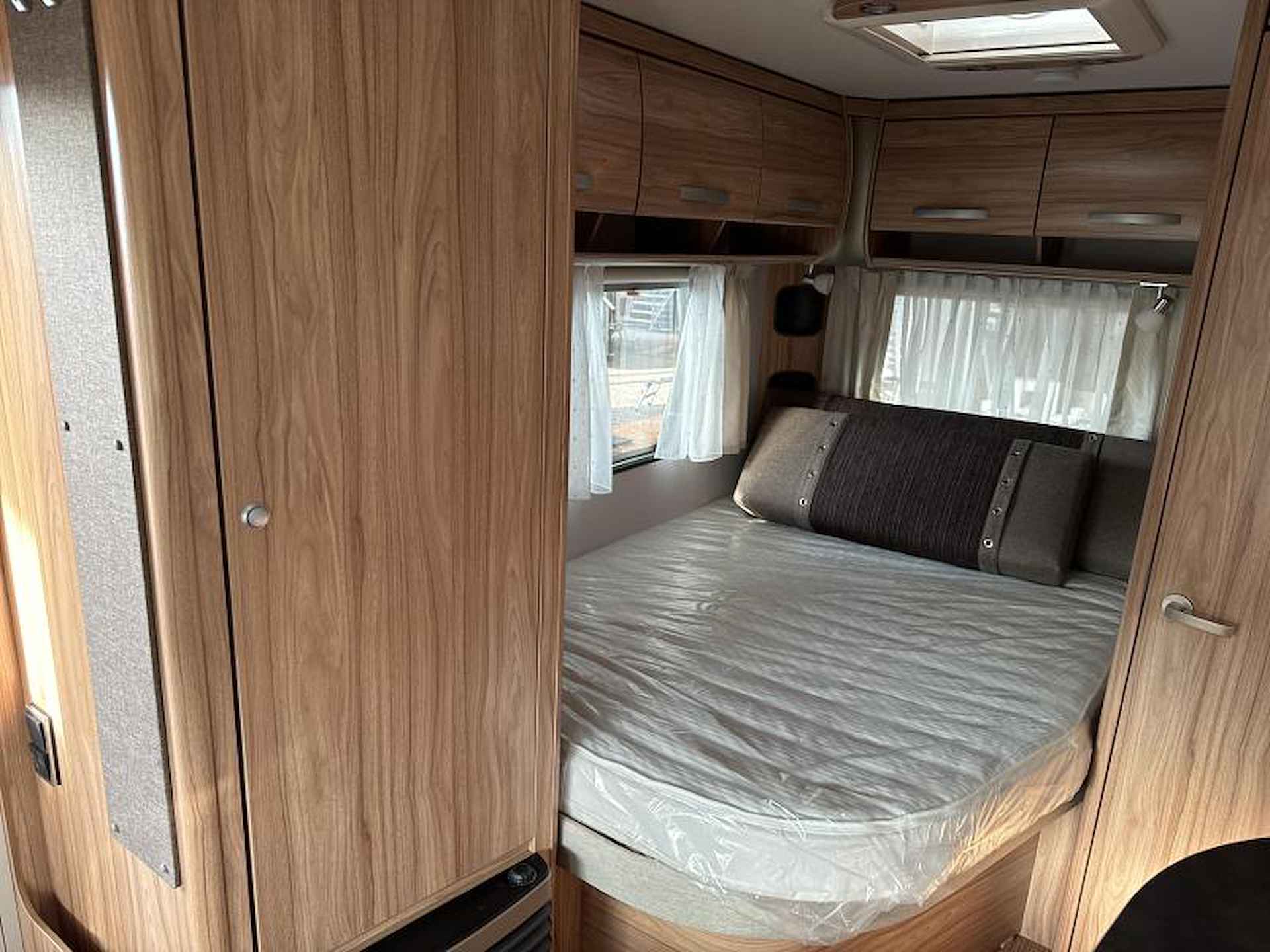 Eriba Nova Light 465 € 2.500 voordeel - 9/10