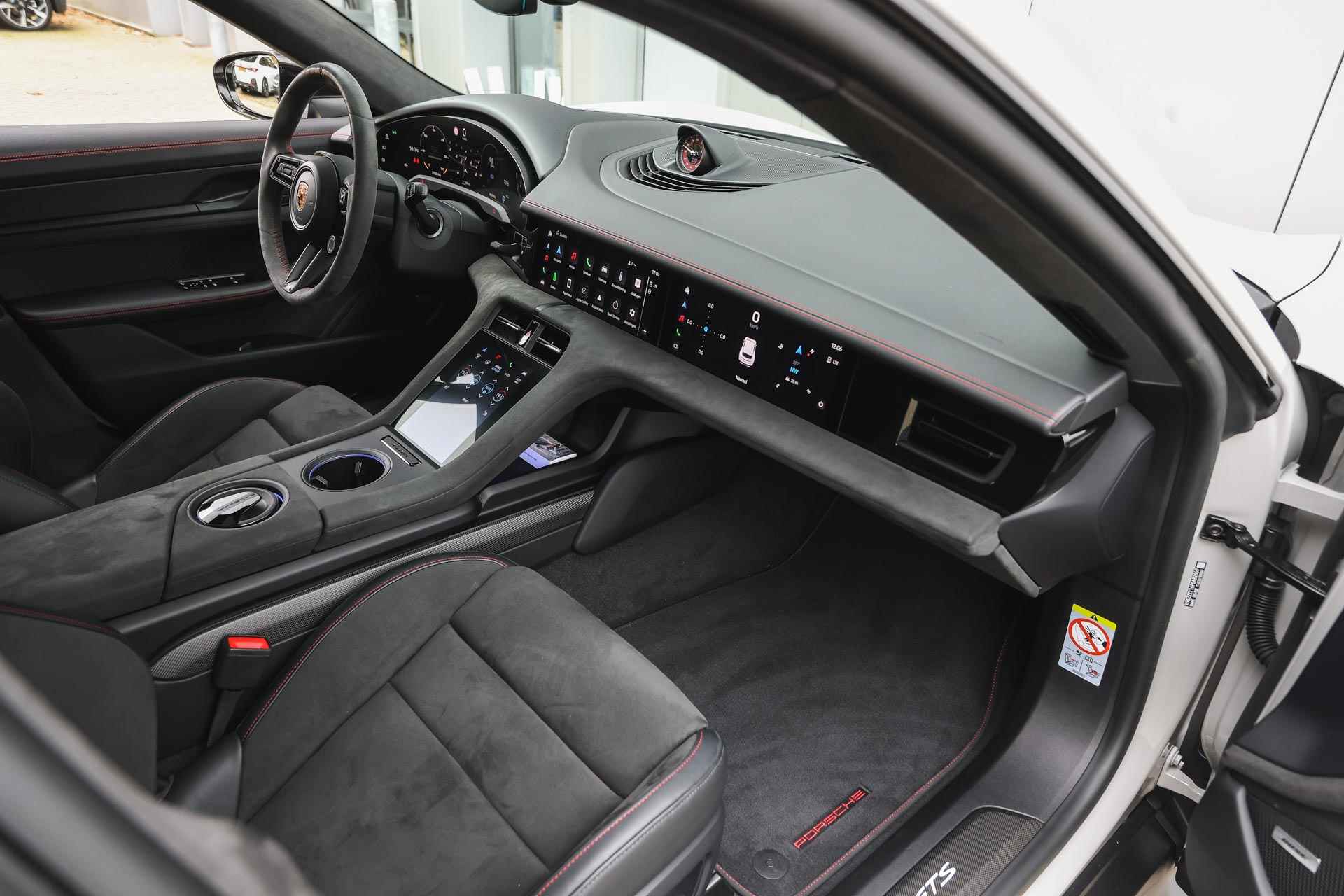 Porsche Taycan Sport Turismo GTS 93 kWh Rear Seat Entert.  / Ker. gecoate Remmen /  Adaptieve Cruise Control / BOSE / Carbon interieur afwerking / - 10/50