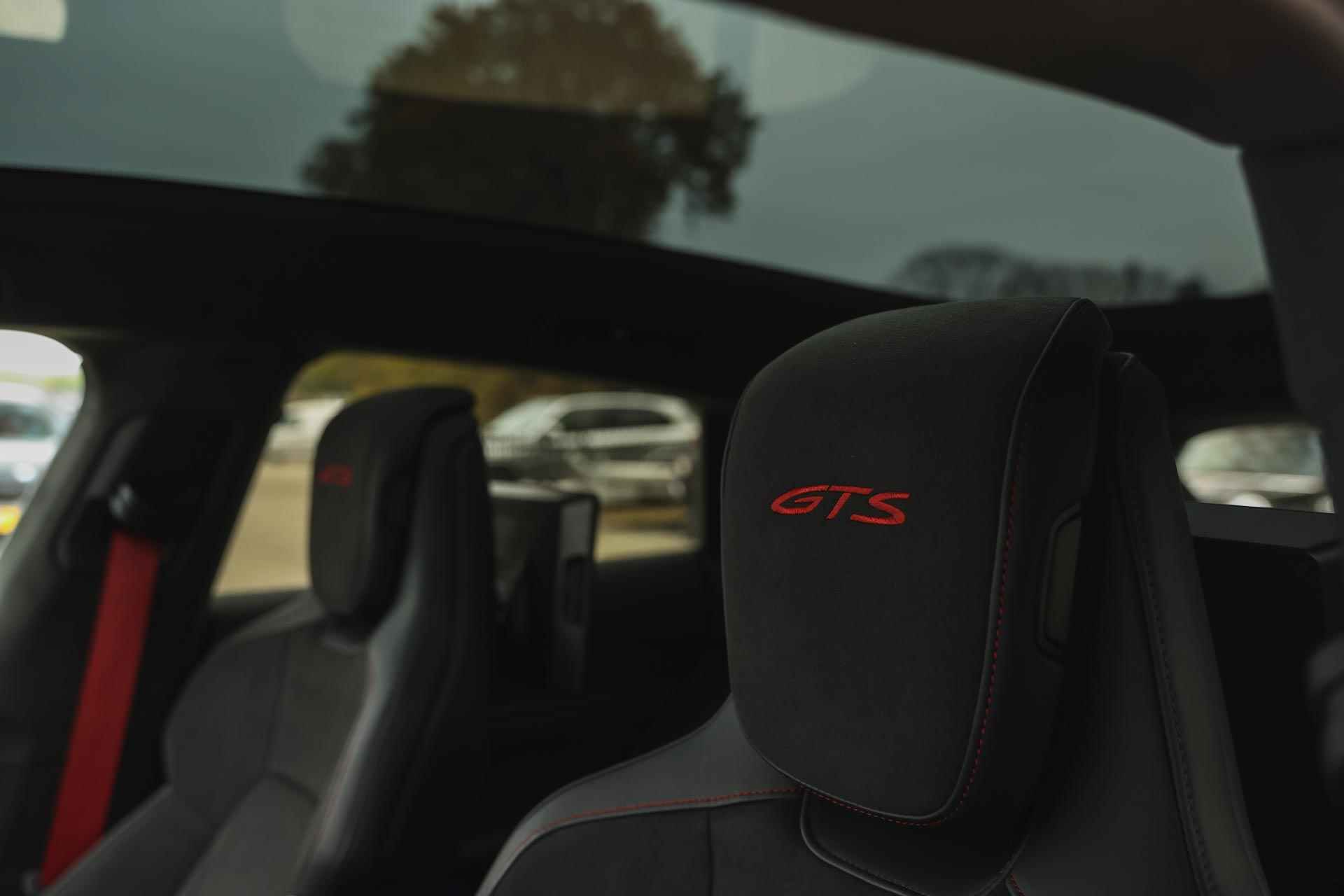 Porsche Taycan Sport Turismo GTS 93 kWh Rear Seat Entert.  / Ker. gecoate Remmen /  Adaptieve Cruise Control / BOSE / Carbon interieur afwerking / - 14/50