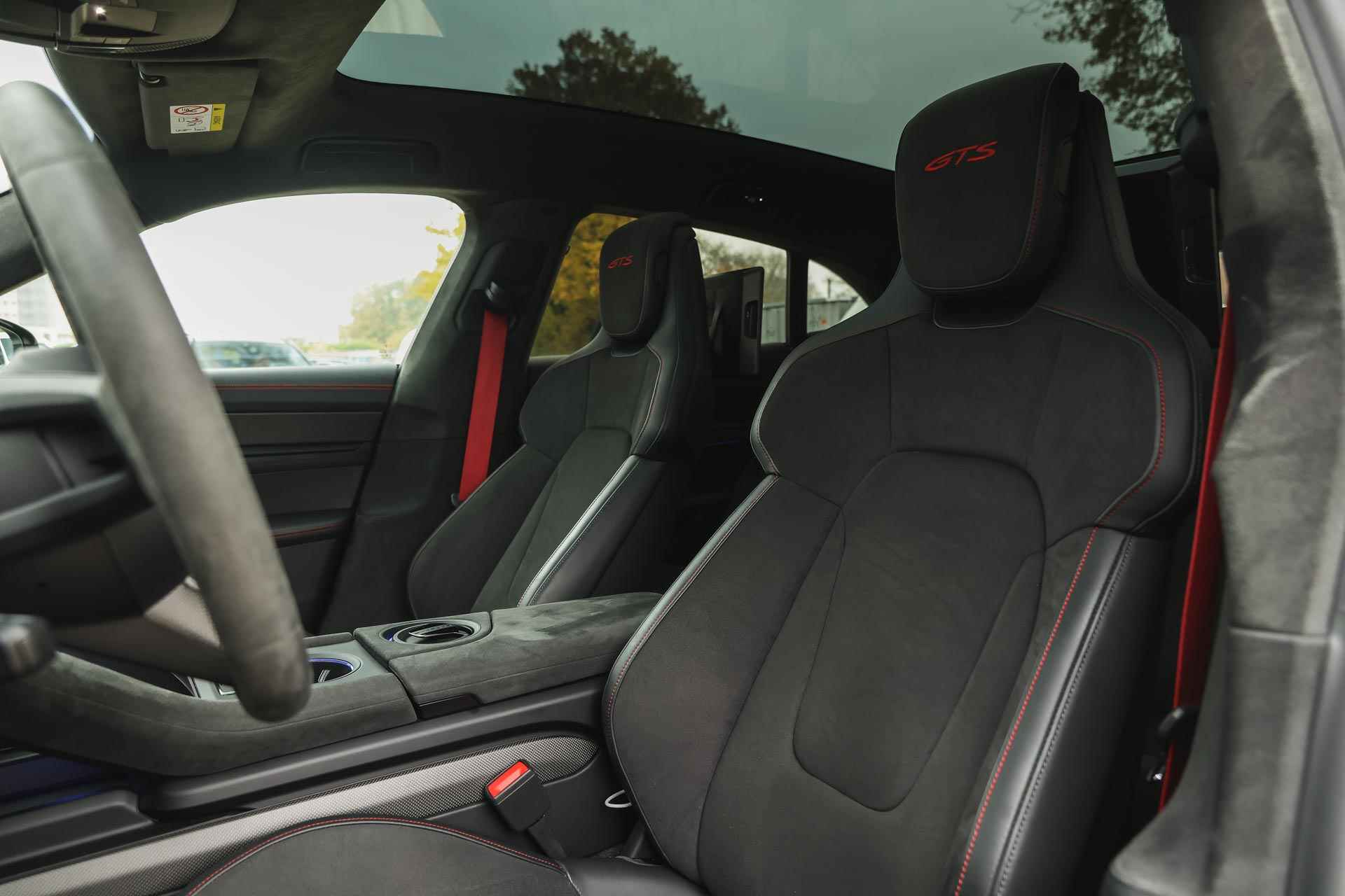 Porsche Taycan Sport Turismo GTS 93 kWh Rear Seat Entert.  / Ker. gecoate Remmen /  Adaptieve Cruise Control / BOSE / Carbon interieur afwerking / - 15/50