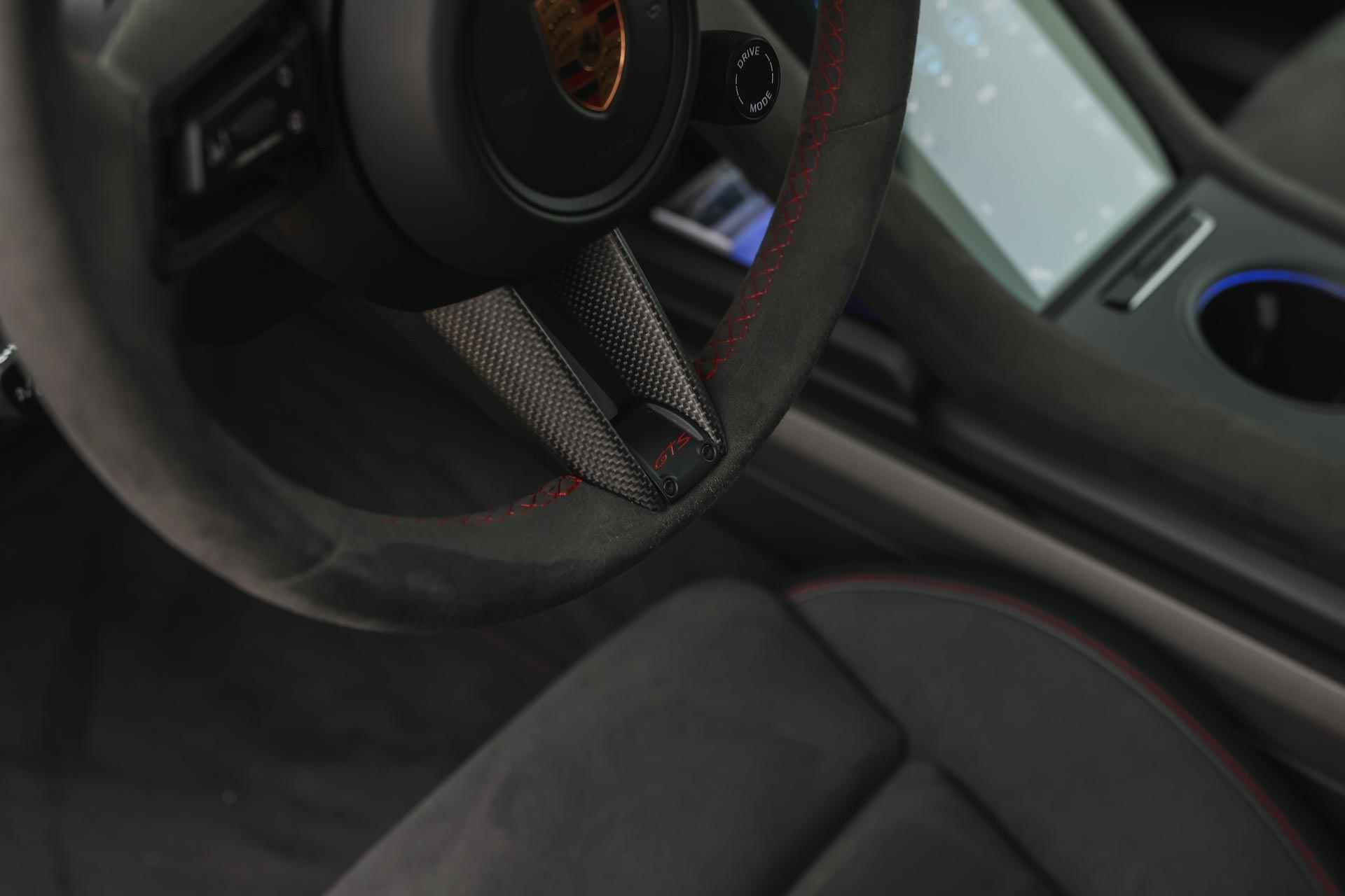 Porsche Taycan Sport Turismo GTS 93 kWh Rear Seat Entert.  / Ker. gecoate Remmen /  Adaptieve Cruise Control / BOSE / Carbon interieur afwerking / - 22/50