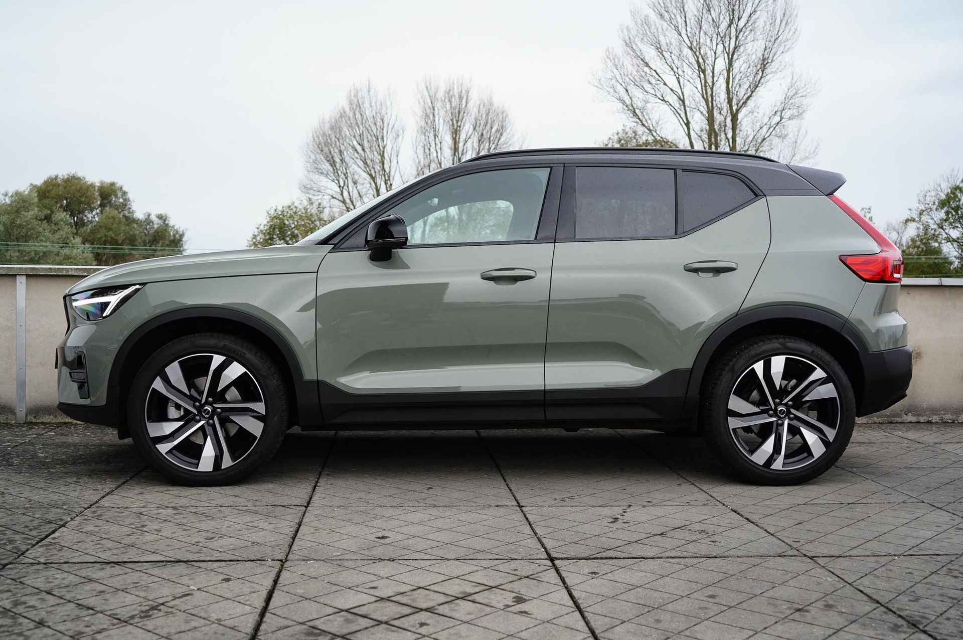 Volvo XC40 2.0 B4 Plus Dark Harman/Kardon | Google Infotainment | Parkeercamera Achter | Elektrisch verstelbare voorstoelen - 3/30