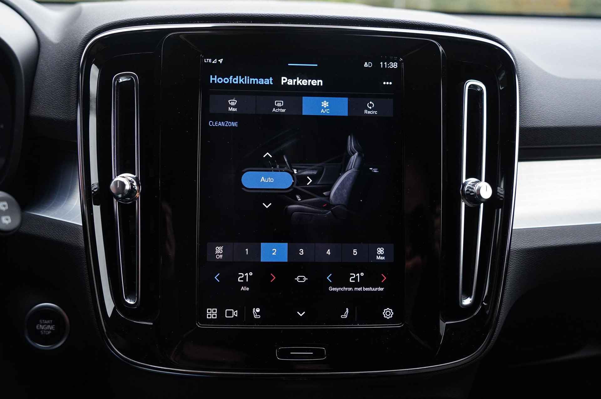 Volvo XC40 2.0 B4 Plus Dark Harman/Kardon | Google Infotainment | Parkeercamera Achter | Elektrisch verstelbare voorstoelen - 24/30