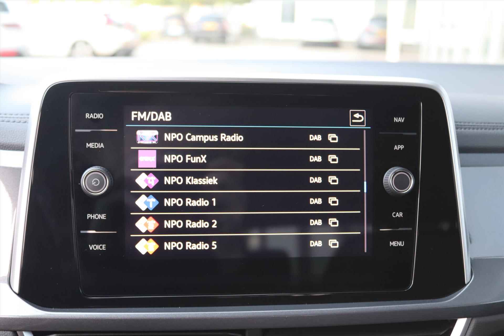 Volkswagen T-Roc 1.5TSI 150PK AUTOMAAT STYLE Navi Carplay | Adapt.Cruise | Electr.Klep | Camera | Virtual Cockpit | Stoel/stuurverw | IQ Light | - 19/55