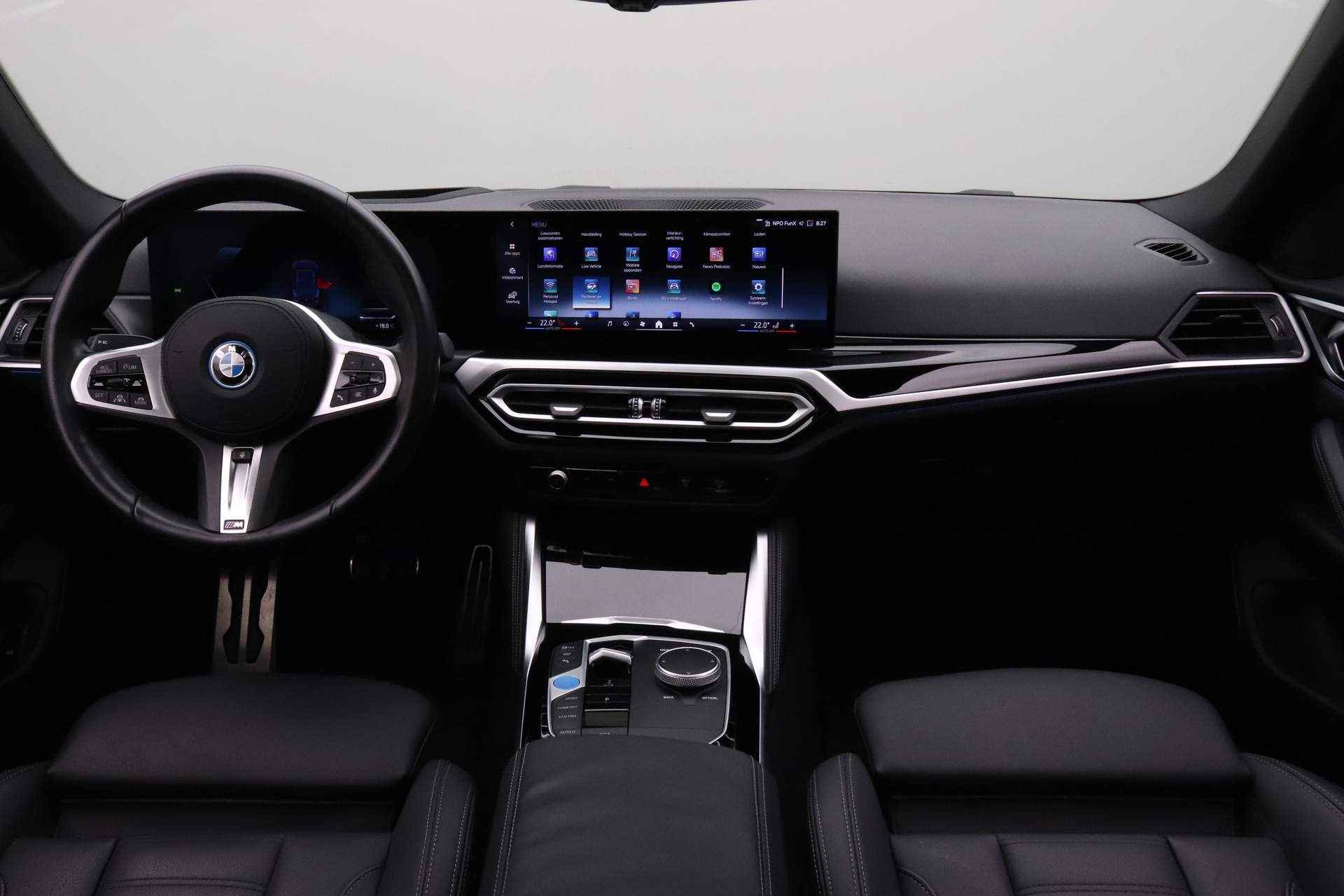 BMW i4 eDrive40 High Executive 84 kWh |  M-Sportpakket Pro | Driving Assistant Professional | Stuurwielverwarming | Comforttoegangssysteem | Trekhaak | Stoelverwarming bestuurder/passagier | Glasdak elektr. | Parkeerhulpsysteem | - 3/28