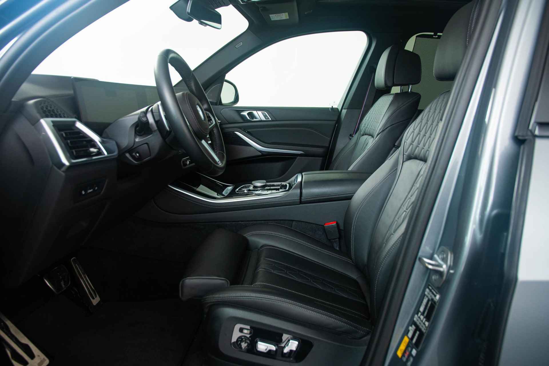 BMW X5 xDrive50e M Sportpakket Pro - Panoramadak - Elektrisch Wegklapbare Trekhaak - Comfort Access - Driving Assistant Pro - Parking Assistant Pro - adaptive LED lichten - 4/46