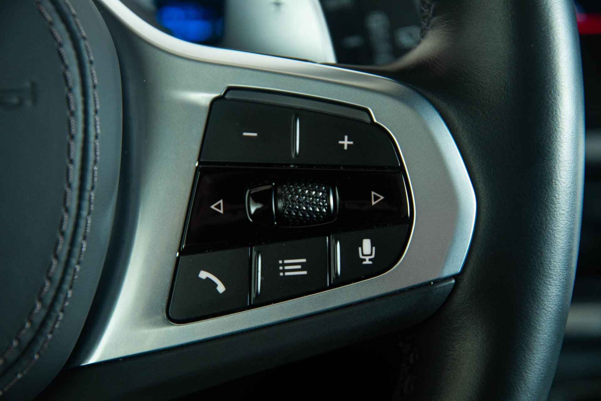 BMW X5 xDrive50e M Sportpakket Pro - Panoramadak - Elektrisch Wegklapbare Trekhaak - Comfort Access - Driving Assistant Pro - Parking Assistant Pro - adaptive LED lichten - 28/46