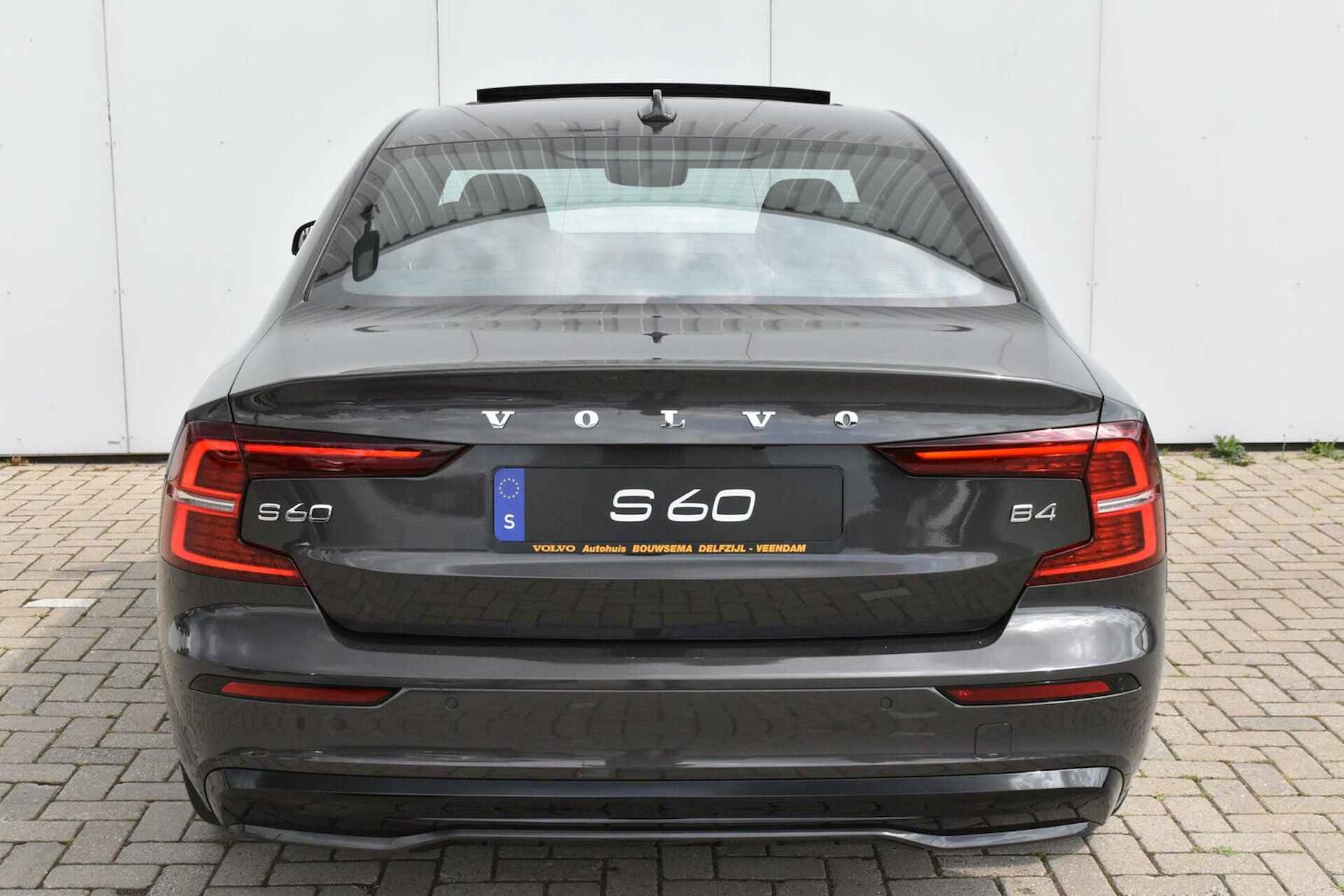 Volvo S60 B4 Plus Dark *R-Design* #Panoramadak #VOORRAADVOORDEEL! - 11/25