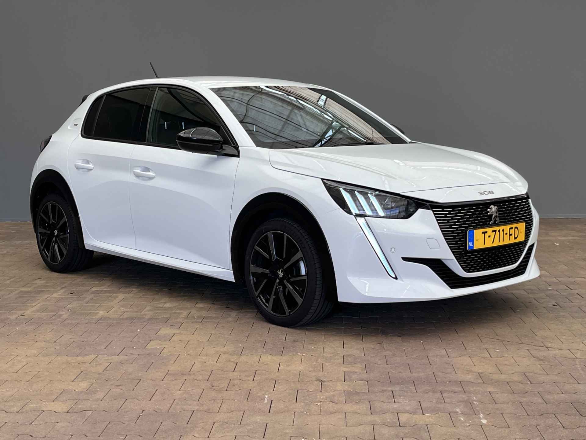 Peugeot 208 1.2 100PK GT | Camera | Navigatie | Parkeersensoren Rondom | Apple/Android Carplay | Leder/Stof | 17" Lichtmetaal | Clima | Cruise - 8/32