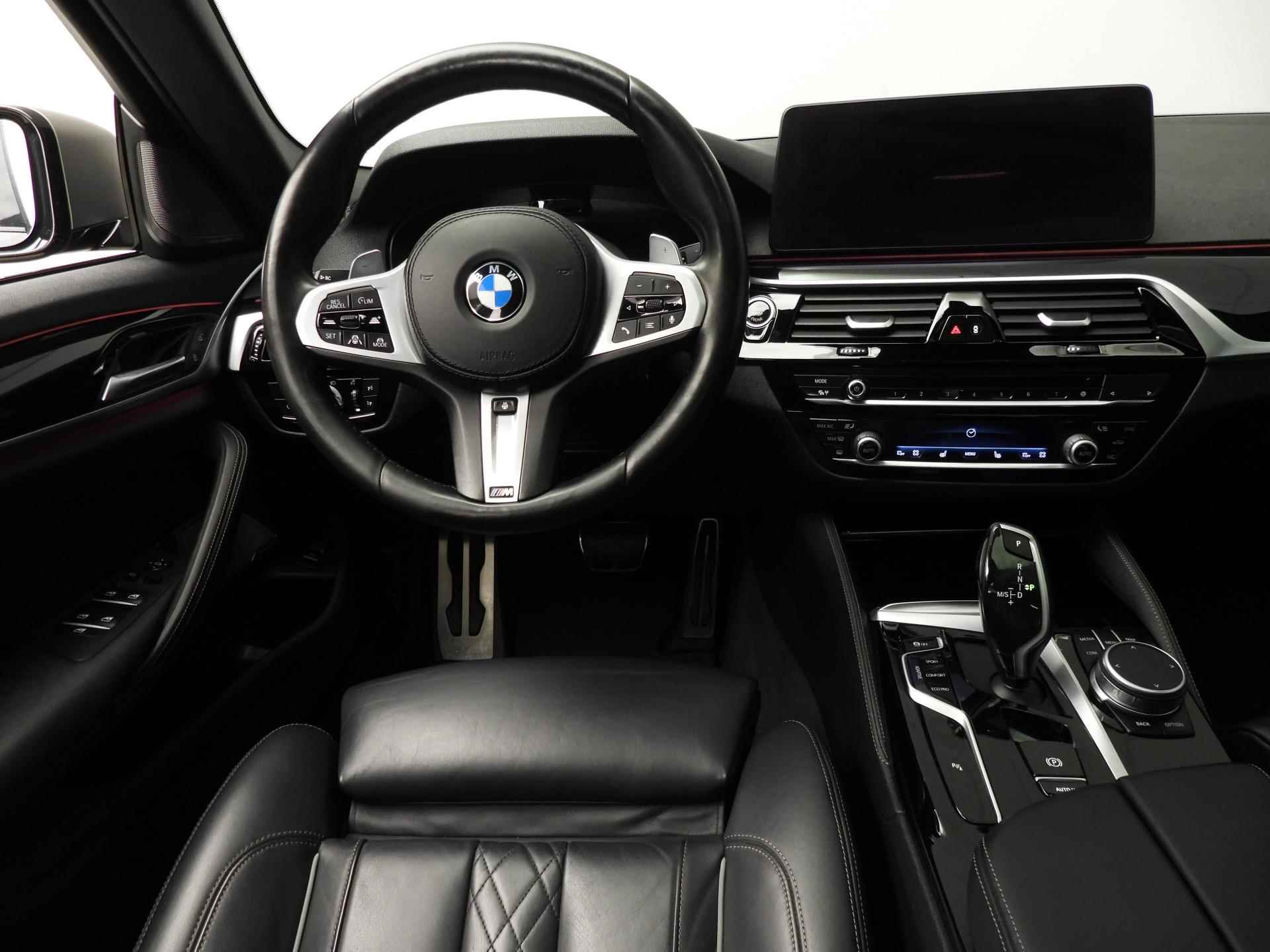 BMW 5 Serie Sedan M550i xDrive | M-Sportpakket | Laserlicht | Leder | HUD | Schuifdak | Trekhaak | DAB | Harman-kardon sound | Alu 20 inch - 11/49