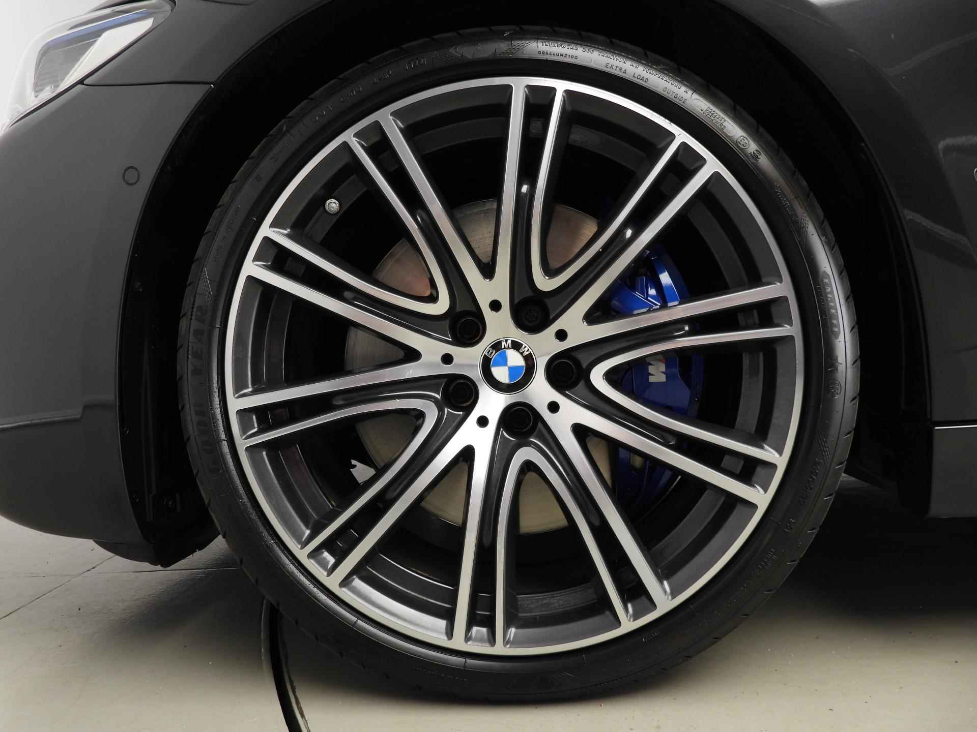 BMW 5 Serie Sedan M550i xDrive | M-Sportpakket | Laserlicht | Leder | HUD | Schuifdak | Trekhaak | DAB | Harman-kardon sound | Alu 20 inch - 49/49