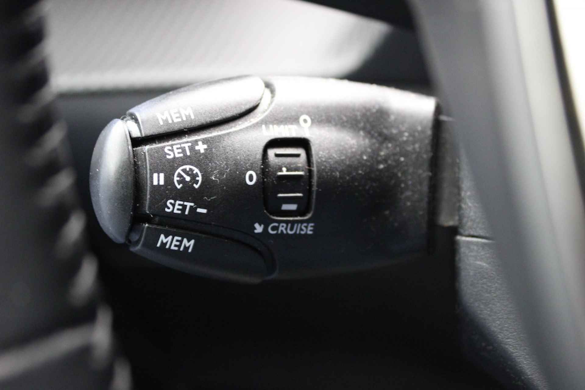 PEUGEOT 208 1.2 PureTech Allure - Digital Cockpit, leer, Bouwjaar 2019 - 14/27