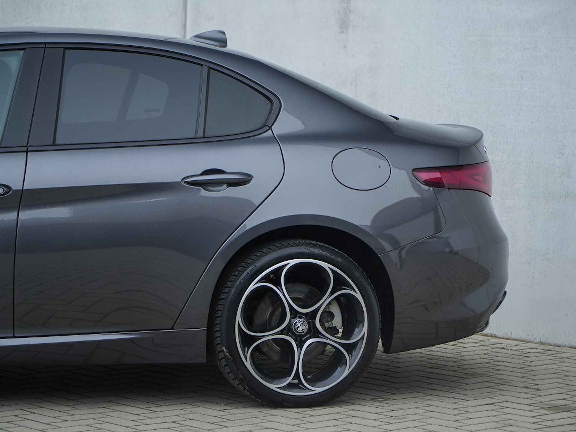 Alfa Romeo Giulia  2.0 Turbo 280 PK AWD Veloce | Navi | Carplay | Driver | BTW | 19 - 10/33