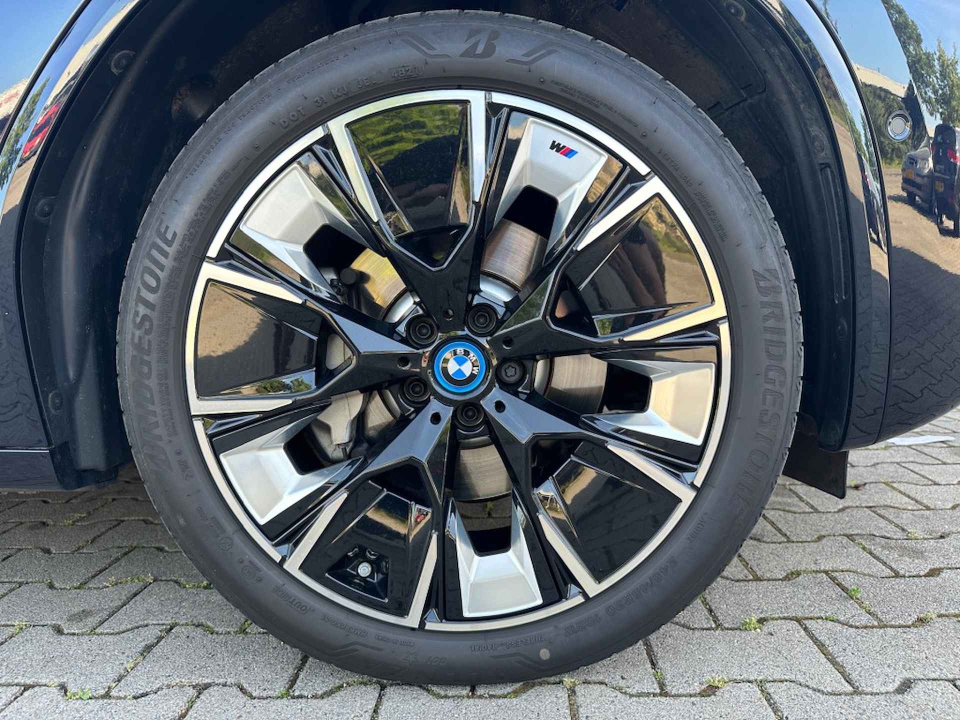 BMW Ix3 HIGH EXECUTIVE / M-PAKKET / PANORAMADAK / VERWARMD STUUR - 29/33