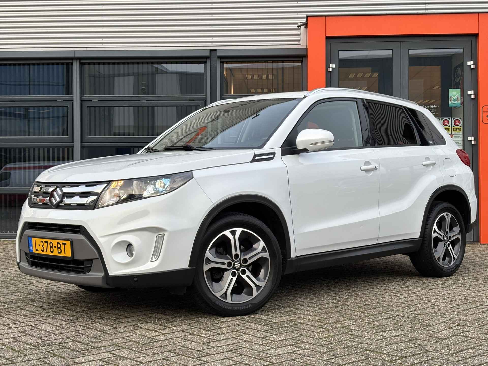 Suzuki Vitara 1.6 High Executive / Achterruitrijcamera / Navi / Trekhaak Afneembaar / Schuifkanteldak / - 9/33