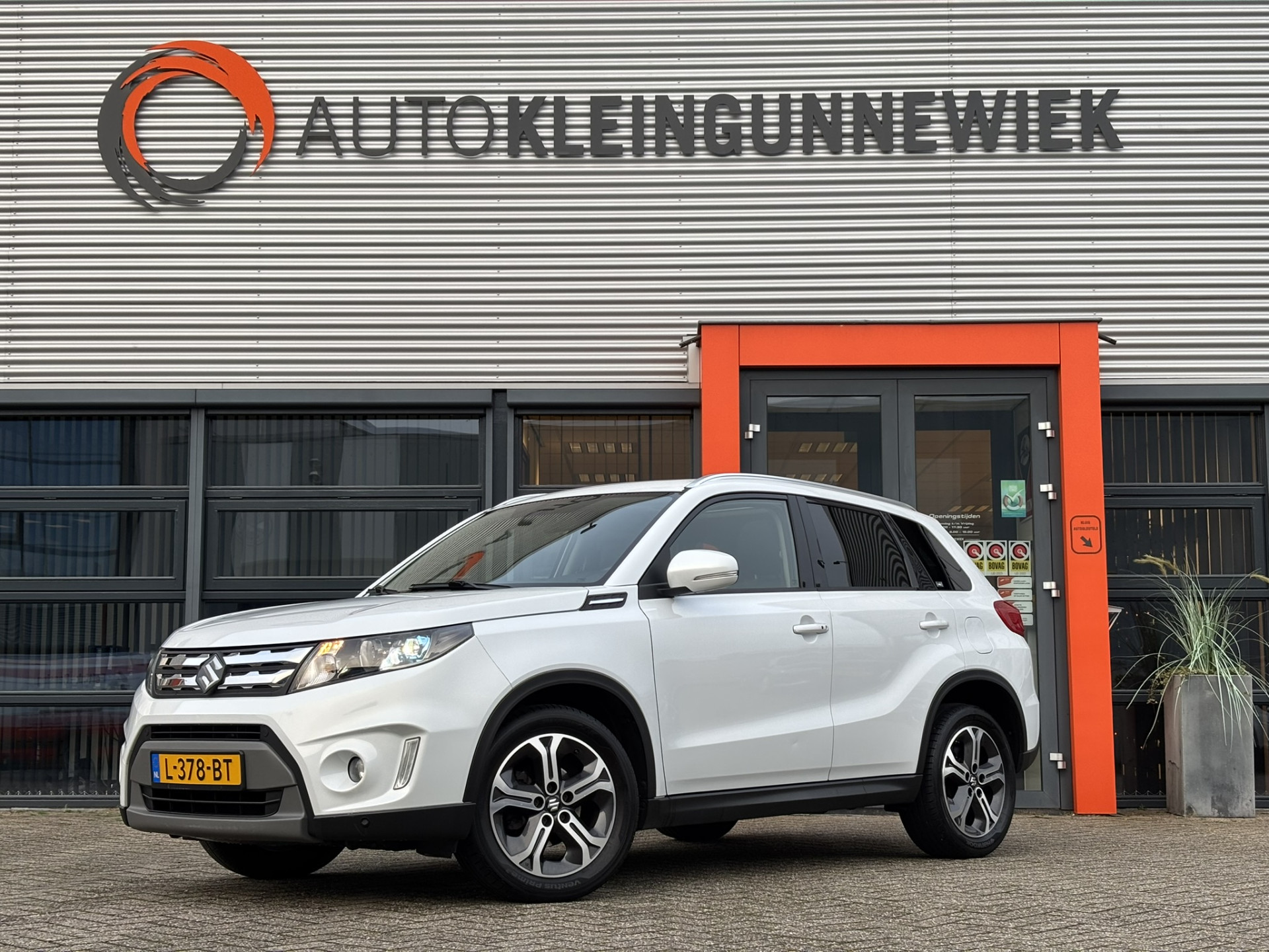 Suzuki Vitara 1.6 High Executive / Achterruitrijcamera / Navi / Trekhaak Afneembaar / Schuifkanteldak /