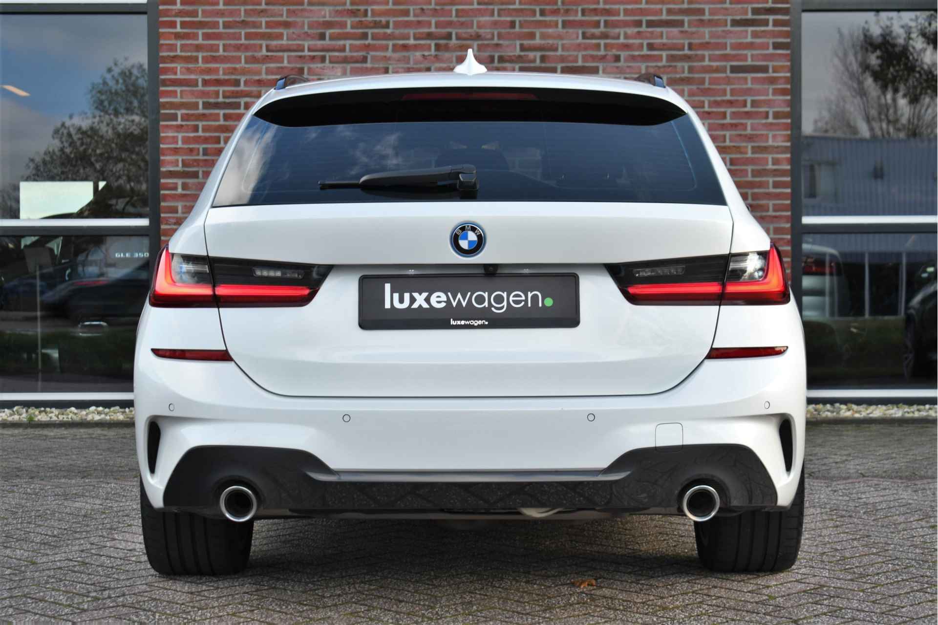 BMW 3 Serie Touring 330e M-Sport Trekh ACC Camera Parelmoer-wit - 8/67