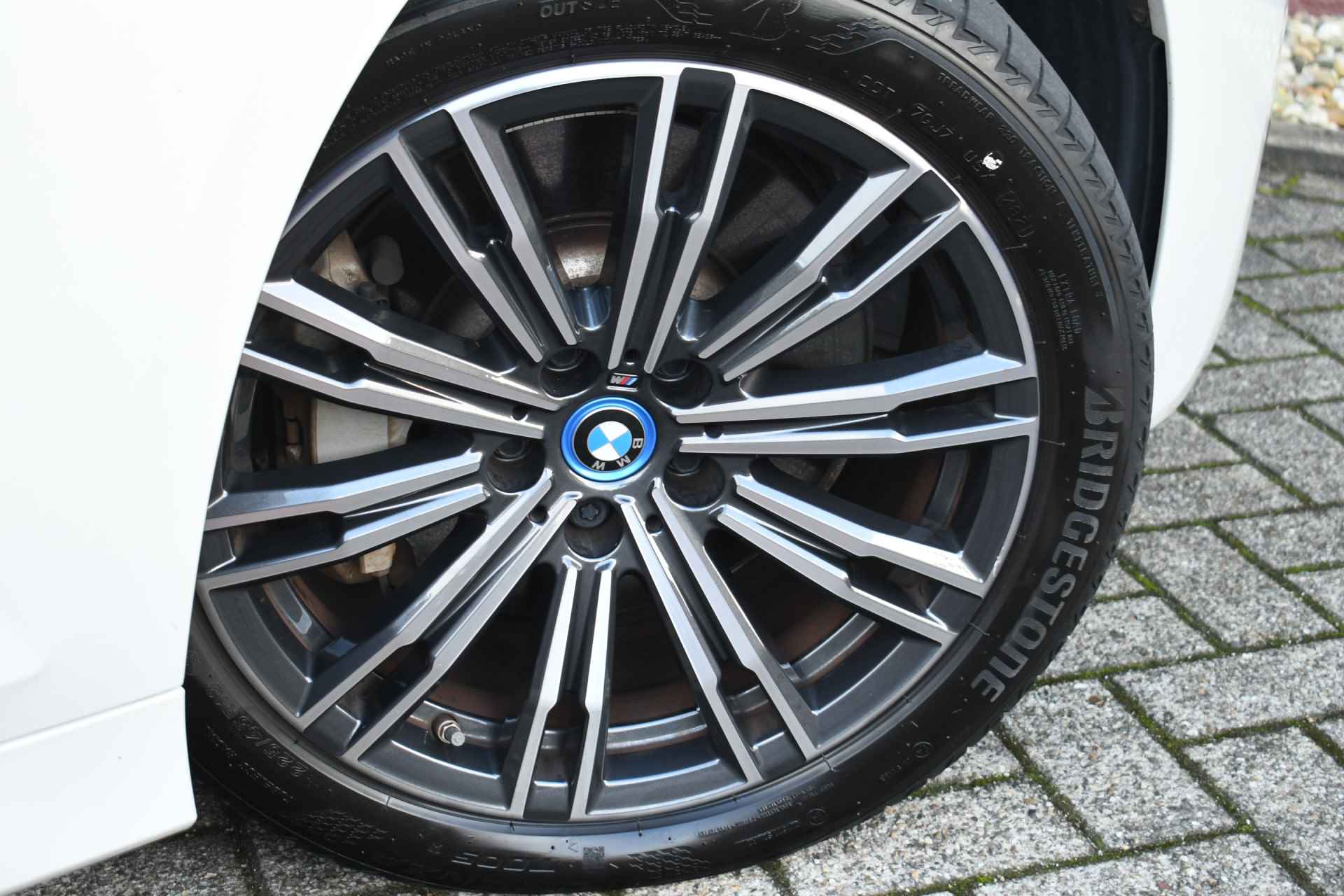 BMW 3 Serie Touring 330e M-Sport Trekh ACC Camera Parelmoer-wit - 9/67