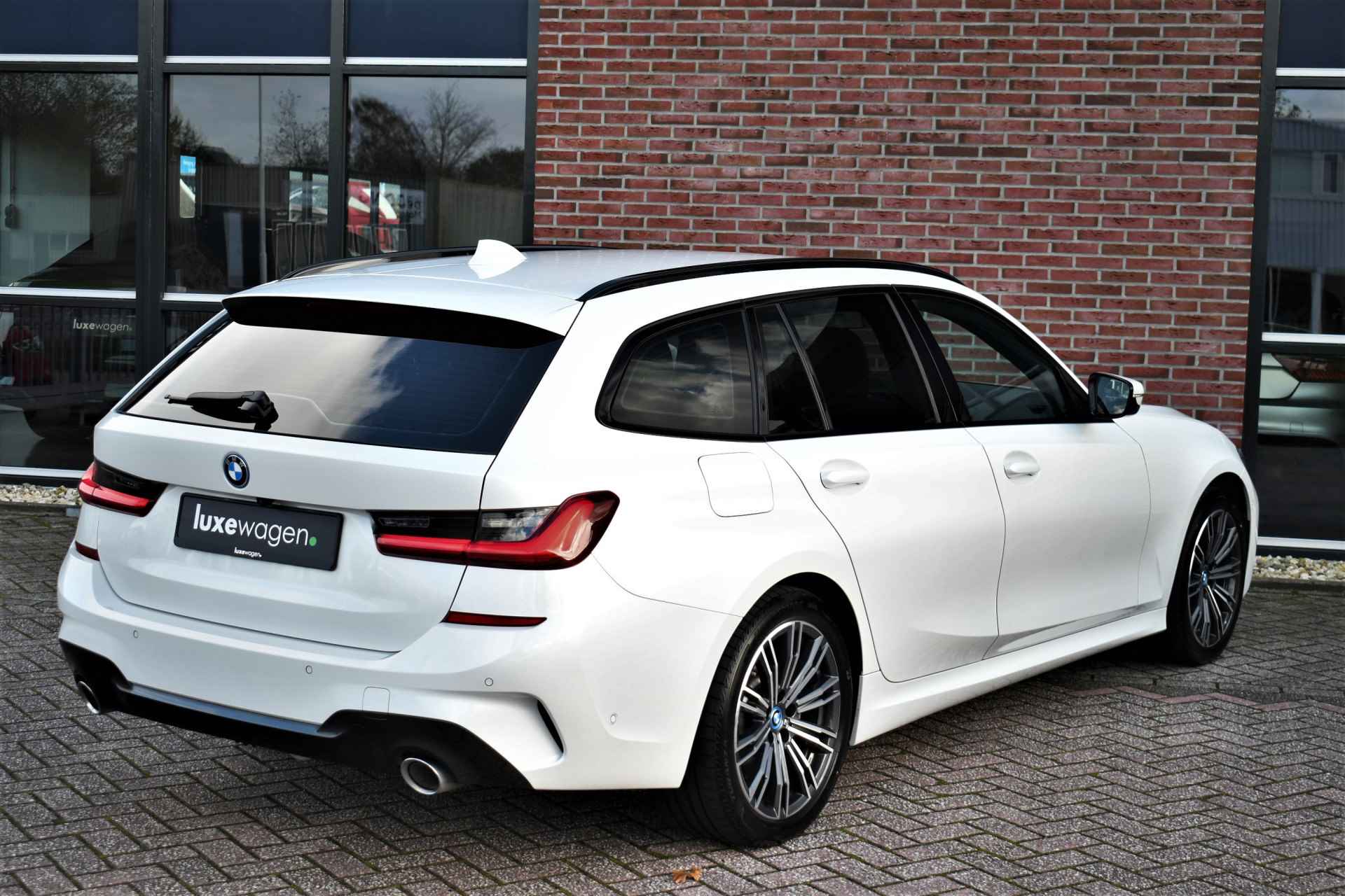 BMW 3 Serie Touring 330e M-Sport Trekh ACC Camera Parelmoer-wit - 32/67