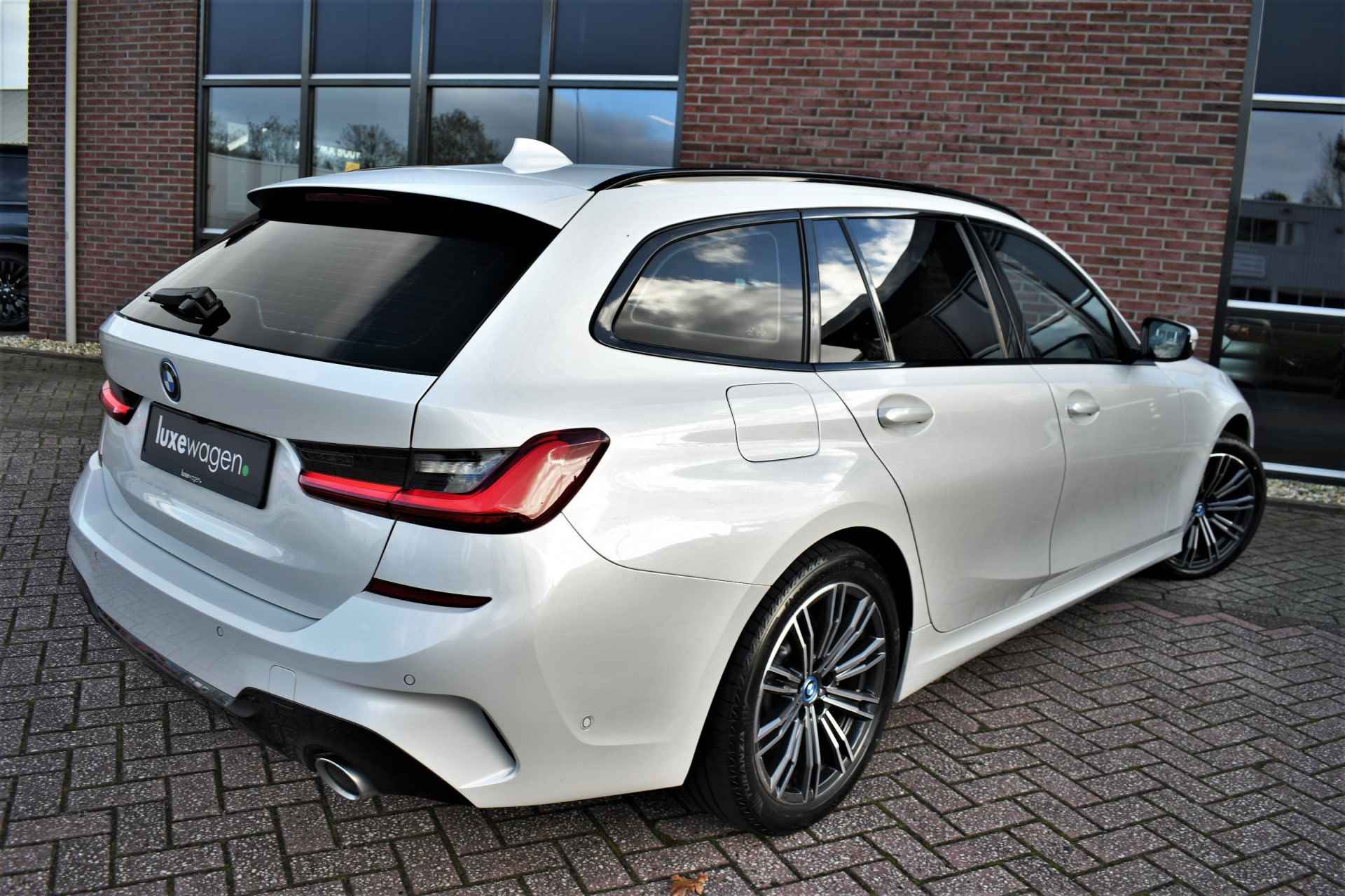 BMW 3 Serie Touring 330e M-Sport Trekh ACC Camera Parelmoer-wit - 67/67