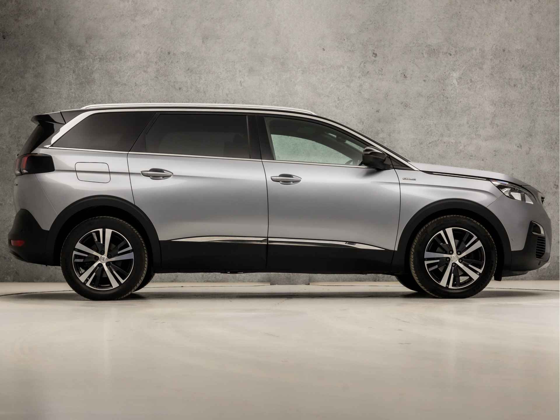 Peugeot 5008 2.0 BlueHDI Blue Lease GT-Line 7 Persoons 150Pk (PANORAMADAK, APPLE CARPLAY, GROOT NAVI, 360 CAMERA, LEDER, SPORTSTOELEN, GETINT GLAS, LED KOPLAMPEN, ZWART HEMEL, LANE ASSIST, KEYLESS, NIEUWSTAAT) - 4/40