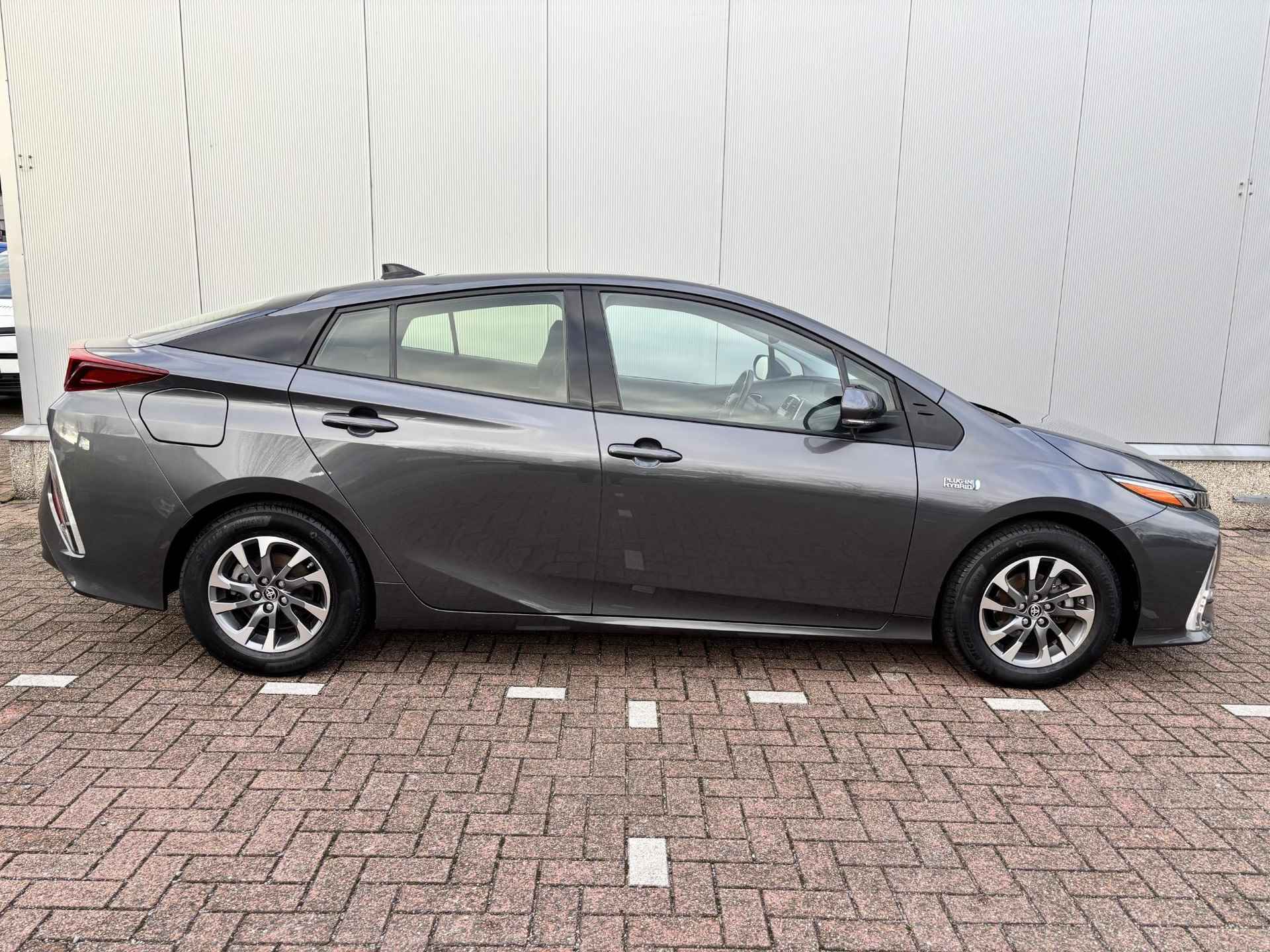 Toyota Prius 1.8 Plug-in Business Plus Solar Roof, Stoelverwarming, Navi, Draadloos laden telefoon - 9/51