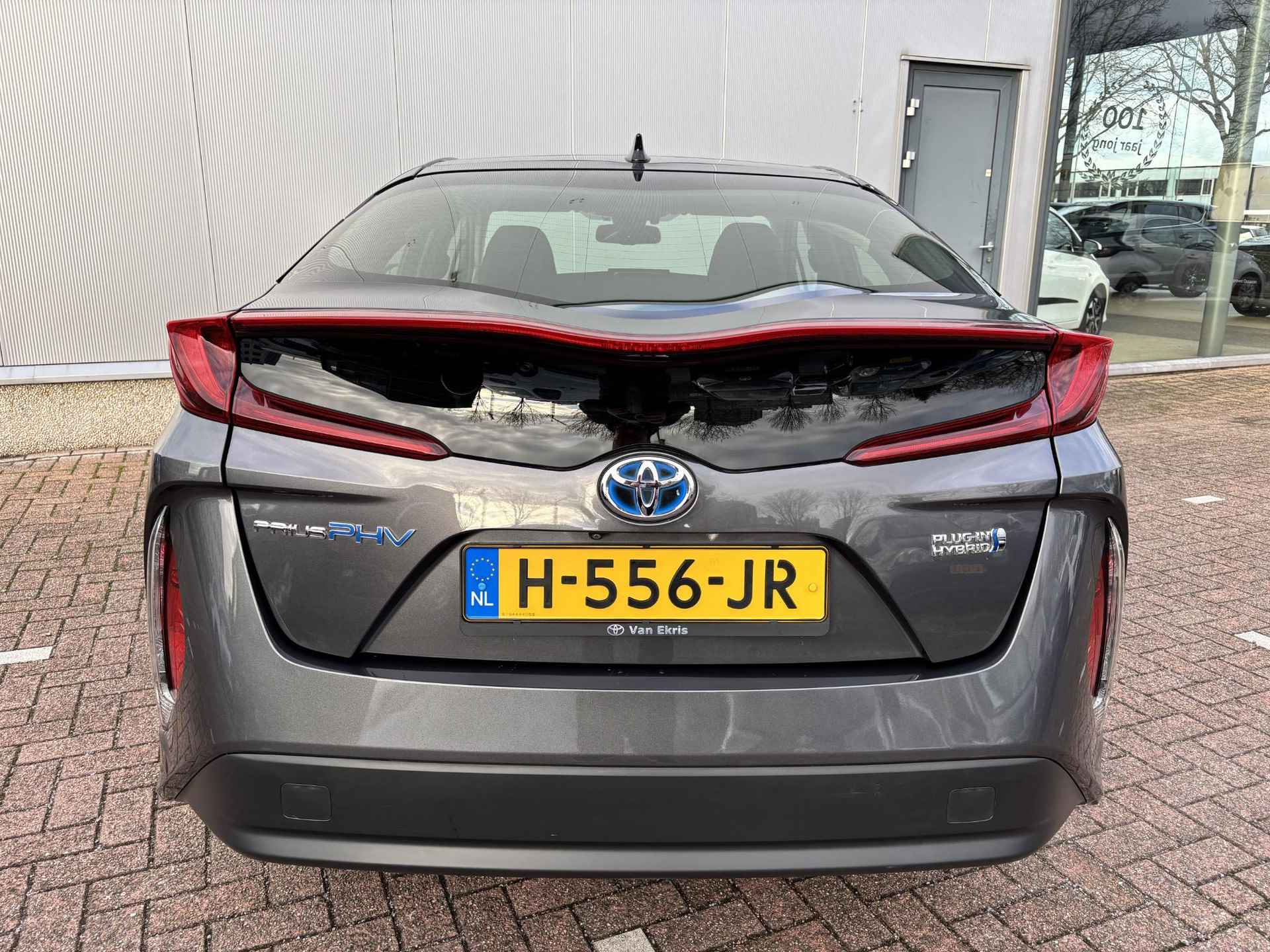 Toyota Prius 1.8 Plug-in Business Plus Solar Roof, Stoelverwarming, Navi, Draadloos laden telefoon - 36/51