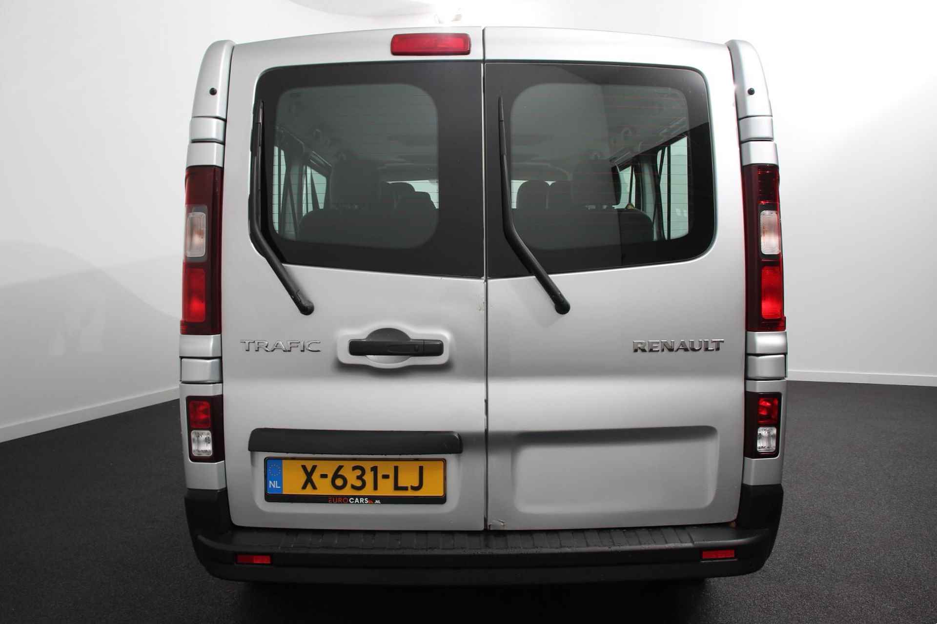 Renault Trafic Passenger 1.6 dCi Grand Authentique Energy L2H1 8 persoons ! incl. BPM | Navigatie | Airco voor en achter | Parkeer sensoren | Cruise Control | Bumpers in kleur - 4/31