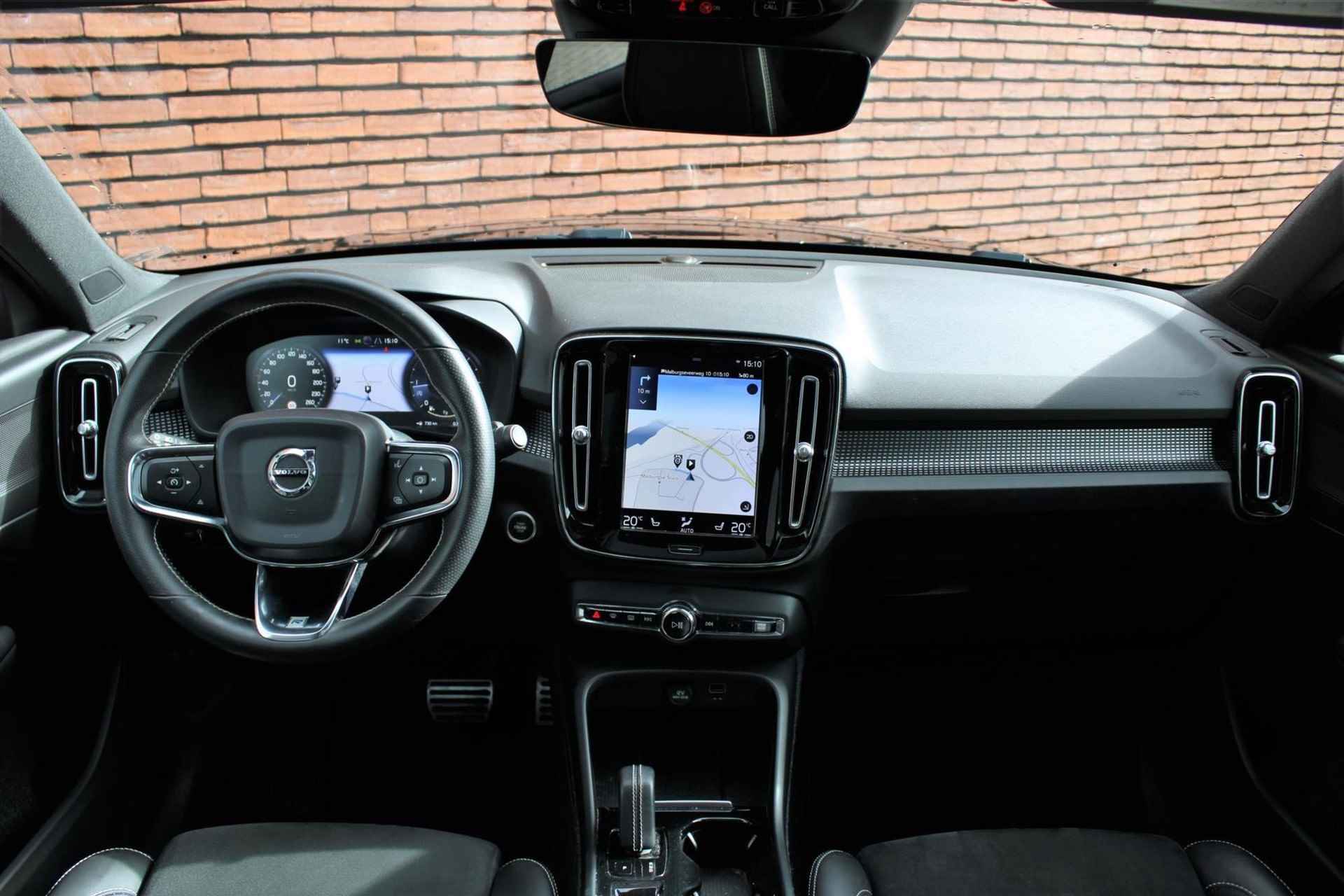 Volvo XC40 D3 AUT8 150PK R-Design | Electronic Climate Control | Verwarmbare Voorstoelen | Panorama Dak | Getint Glas Achter | Navigatiesysteem | Achteruitrijcamera | Verwarmbare Voorruit | Draadloze Telefoonlader | Apple Carplay\Android Auto | 19" Lichtmetalen Velgen | Parkeersensoren - 5/9