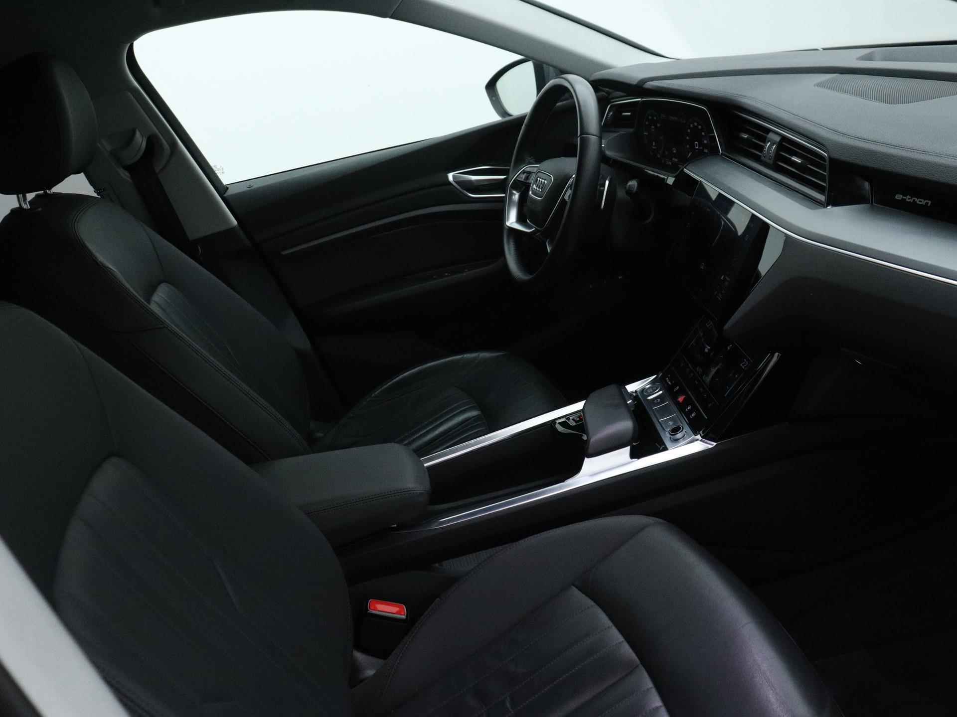 Audi e-tron e-tron 55 quattro advanced 95 kWh 360 PK | Automaat | Navigatie | Adaptive Cruise Control | Parkeersensoren | Stoelverwarming | Camera | Lichtmetalen velgen | Climate Control | Trekhaak | - 15/21
