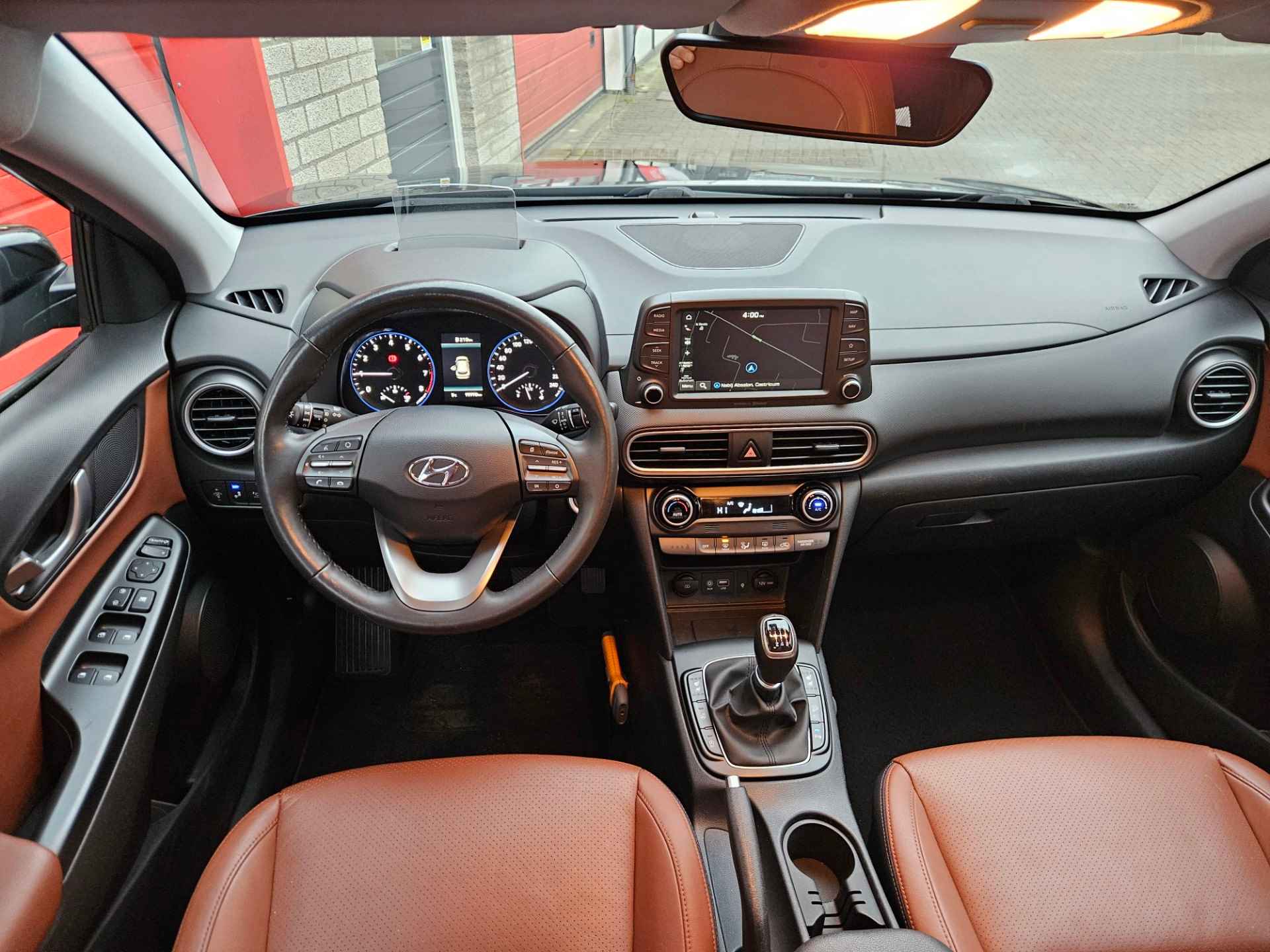 Hyundai Kona 1.0 T-GDI Premium Lederen bekleding/ Stoel-stuurverwarming/Navigatie/ Rijklaarprijs! - 10/28