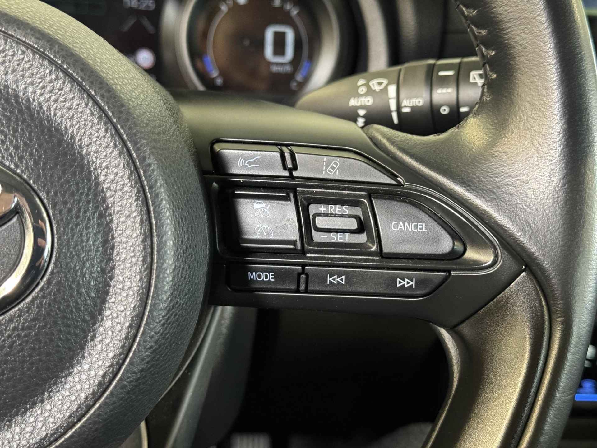 Toyota Yaris 1.5 Hybrid Style | JBL Audio | Stoelverwarming | Navigatie | - 9/33