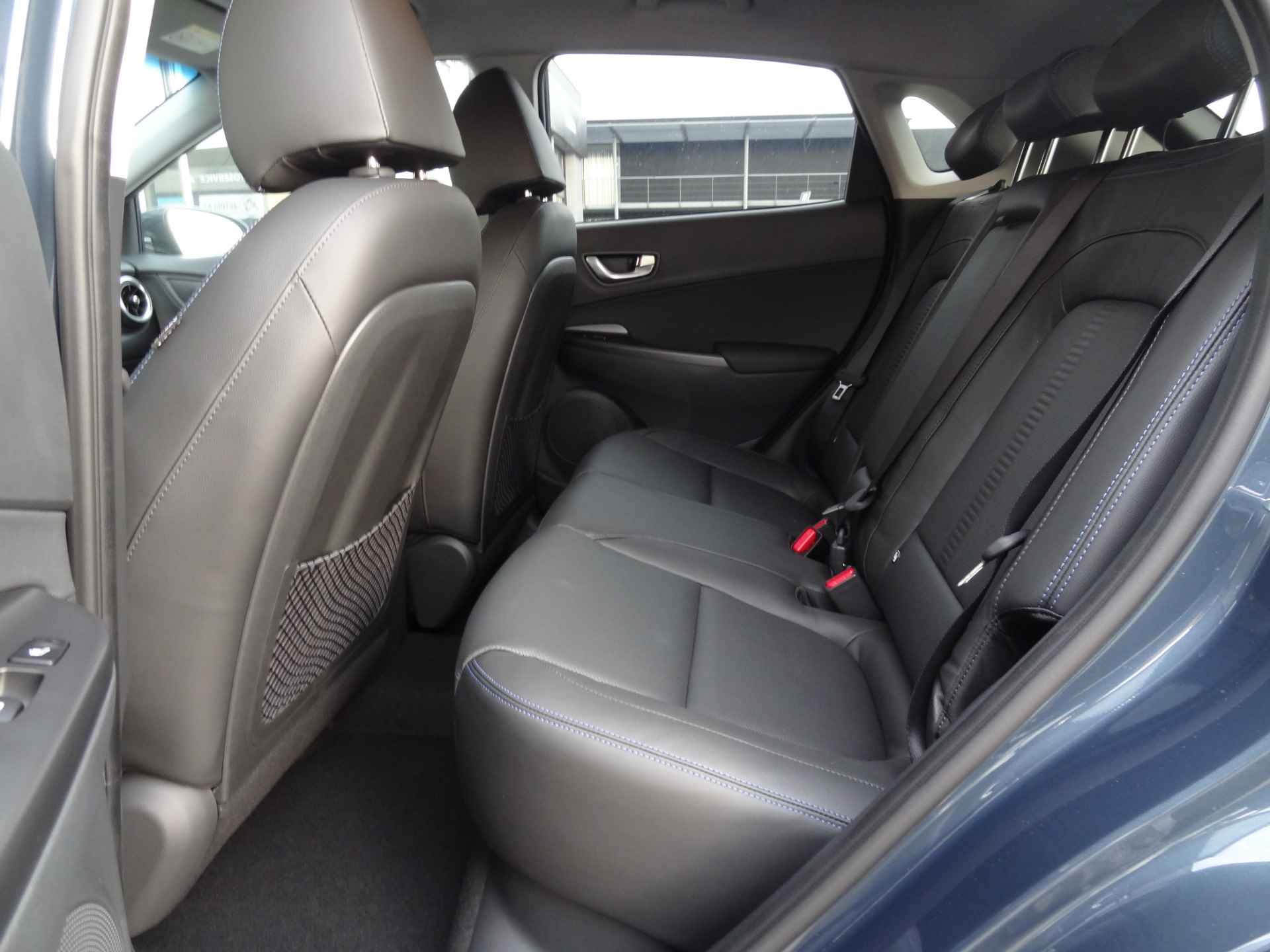 Hyundai Kona EV Premium 64 kWh | €42.900,- RIJKLAAR! | - 10/31