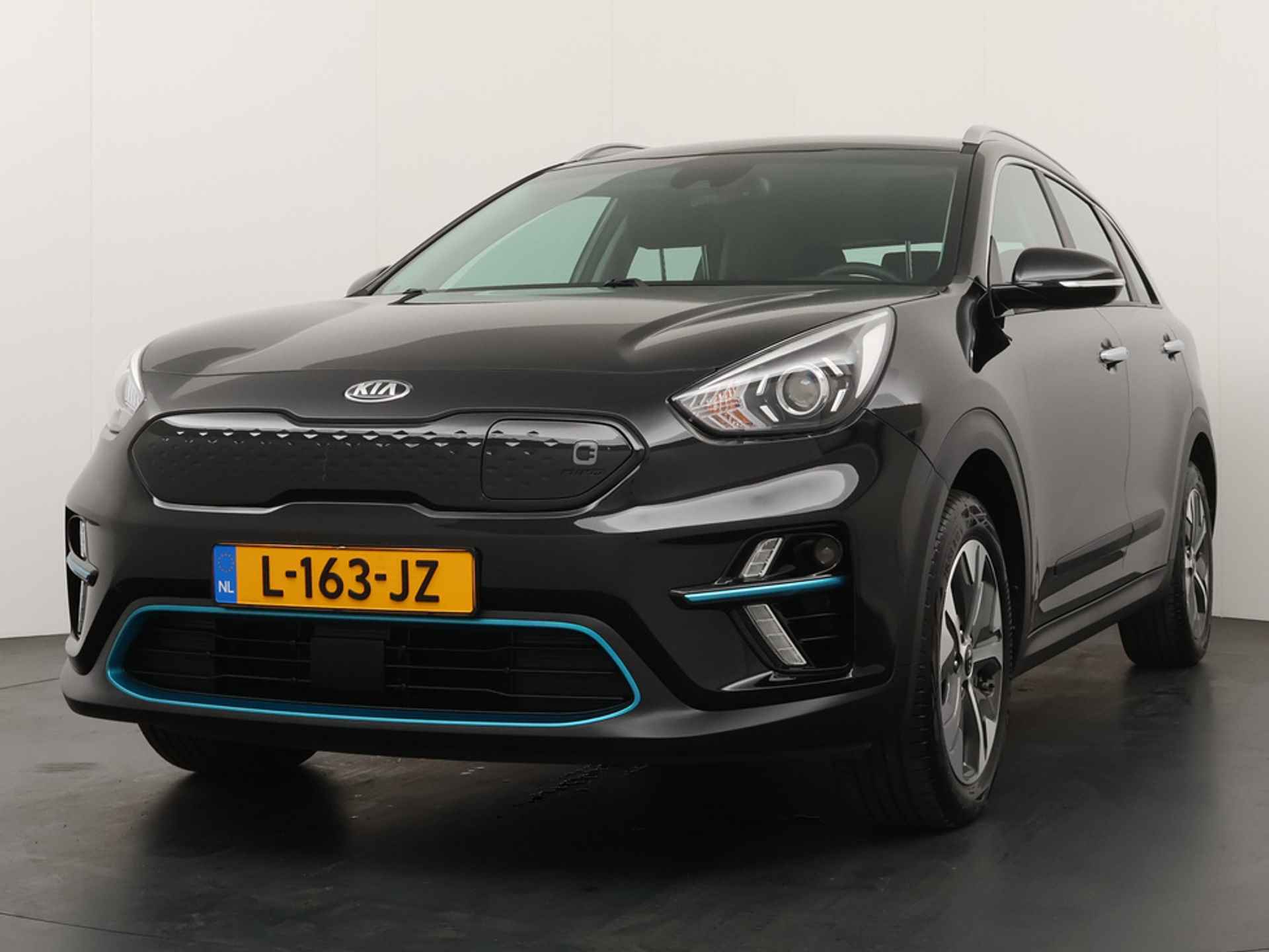 Kia e-Niro DynamicLine 64 kWh - Apple CarPlay/Android Auto - Adaptieve Cruise Control - Navigatie - Fabrieksgarantie tot 08-2028 - 3/47