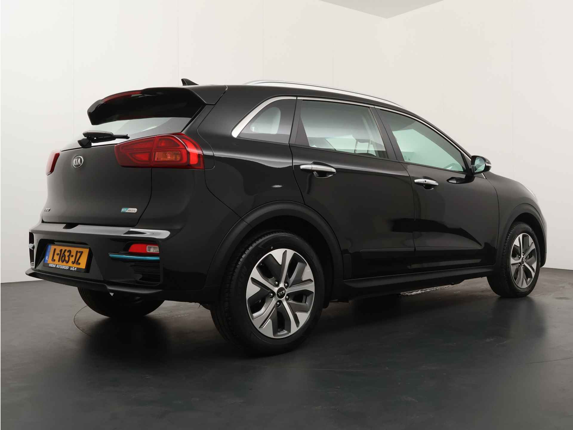 Kia e-Niro DynamicLine 64 kWh - Apple CarPlay/Android Auto - Adaptieve Cruise Control - Navigatie - Fabrieksgarantie tot 08-2028 - 9/47