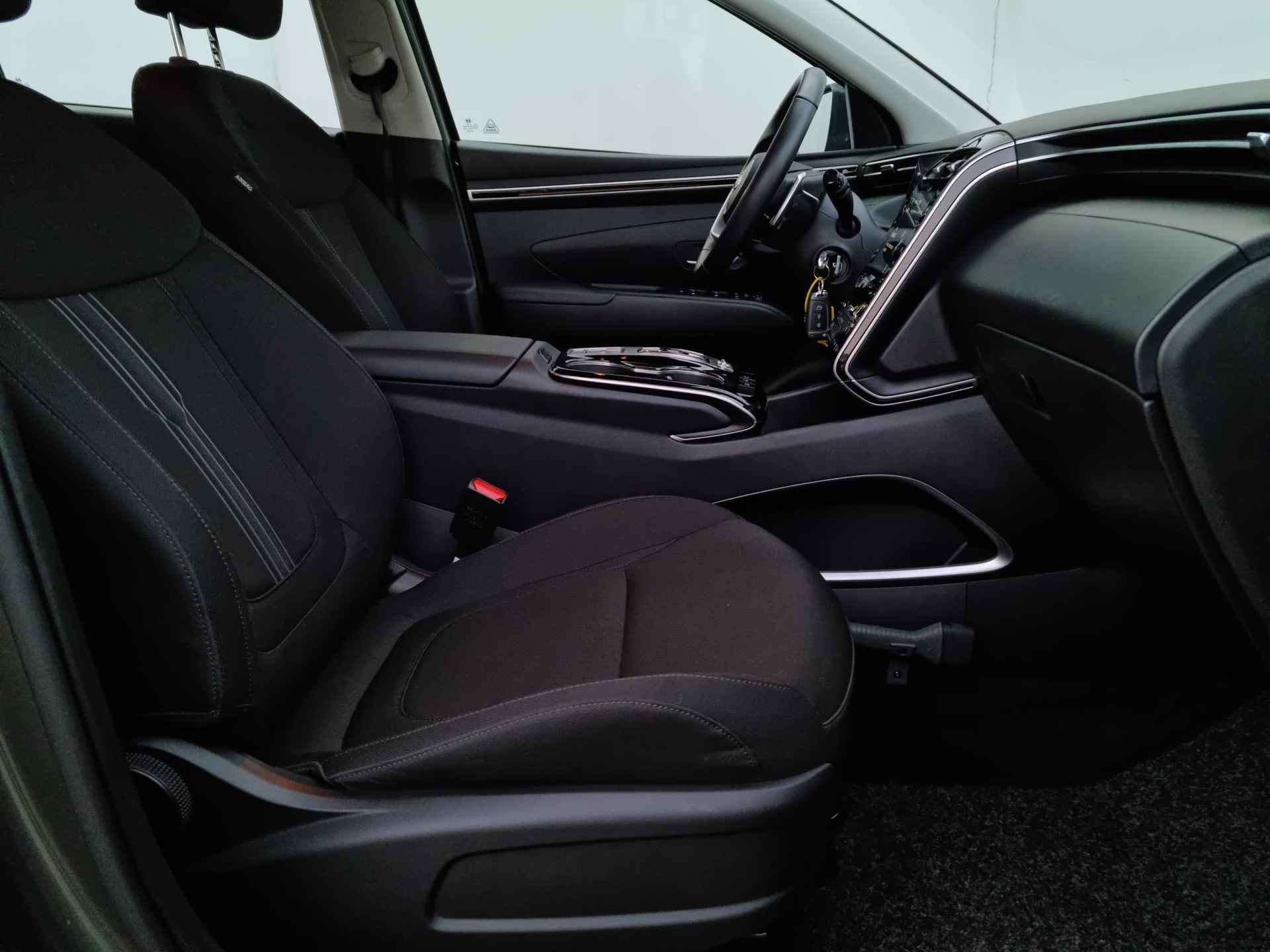 Hyundai Tucson 1.6 T-GDI HEV i-Motion 230PK Automaat / Origineel NL / Navigatie via Android Auto/Apple Carplay - 37/40