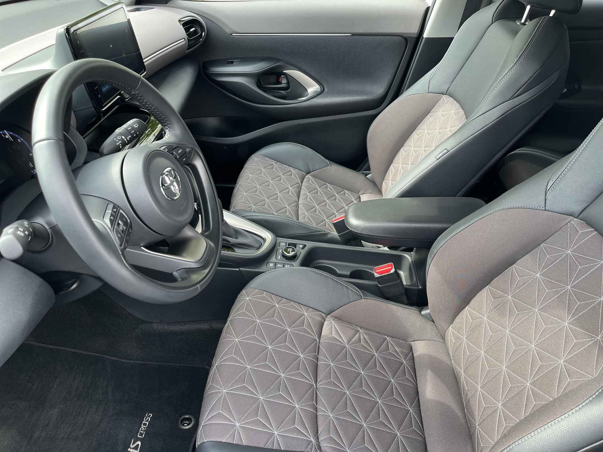 Toyota Yaris Cross 1.5 Hybrid Executive 4 wiel aandrijving | Navigatie | Stoel- + stuurverwarming | Parkeersensoren | - 13/28
