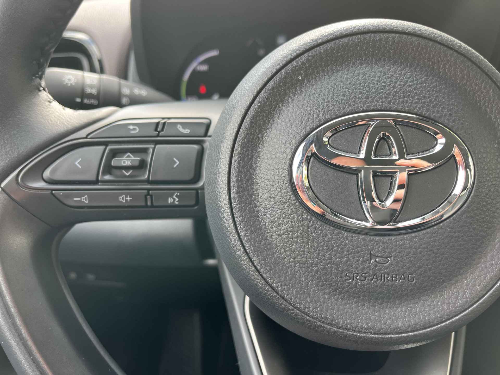 Toyota Yaris Cross 1.5 Hybrid Executive 4 wiel aandrijving | Navigatie | Stoel- + stuurverwarming | Parkeersensoren | - 19/28