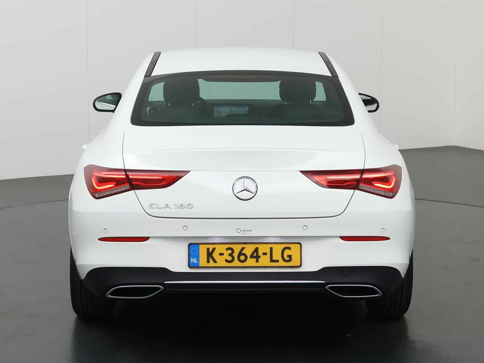 Mercedes-Benz CLA-klasse 180 Business Solution Luxury | Sfeerverlichting | Stoelverwarming | Achteruitrijcamera | Lederen Bekleding | LED High Performance | - 4/43