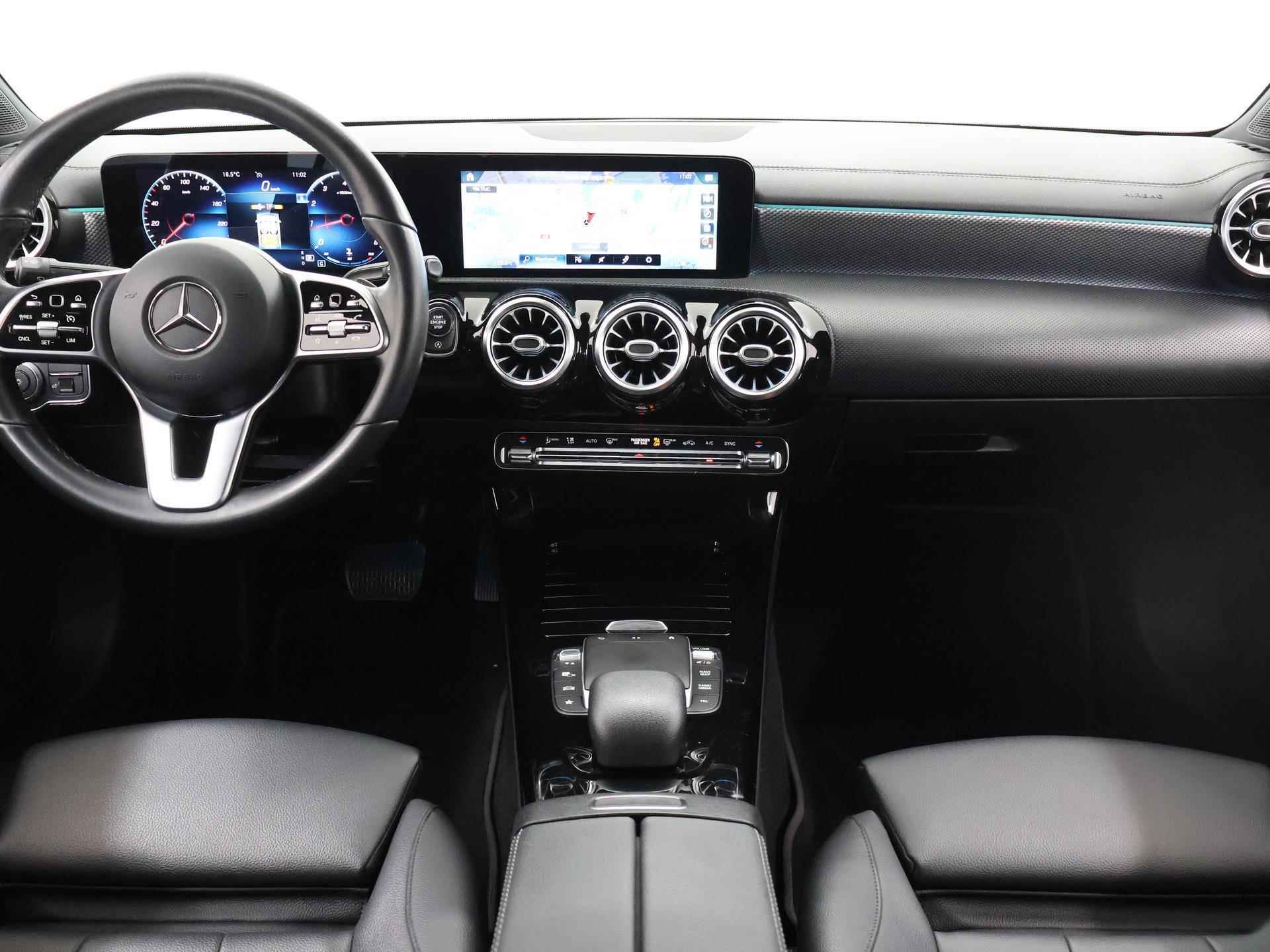 Mercedes-Benz CLA-klasse 180 Business Solution Luxury | Sfeerverlichting | Stoelverwarming | Achteruitrijcamera | Lederen Bekleding | LED High Performance | - 8/43