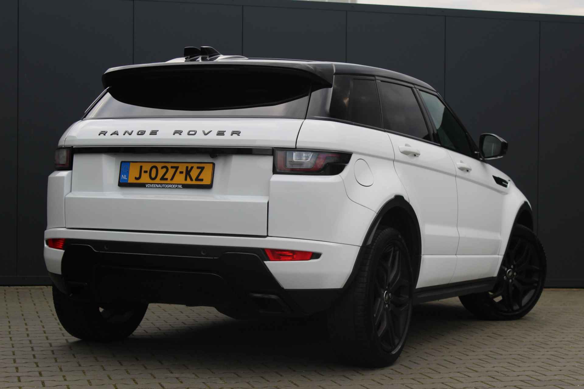 Land Rover Range Rover Evoque 2.0 TD4 Autobiography | incl. 12 maanden garantie | Black Exterior Pack | Meridian Sound system | 20" Lichtmetalen velgen | Elektrische kofferklep | Luxe lederen bekleding | Navigatie | Apple Carplay | Geheugenstoelen | Stoel + stuurverwarming | Dodehoek detectie | Bi-xenon verlichting | Achteruitrijcamera | - 4/10