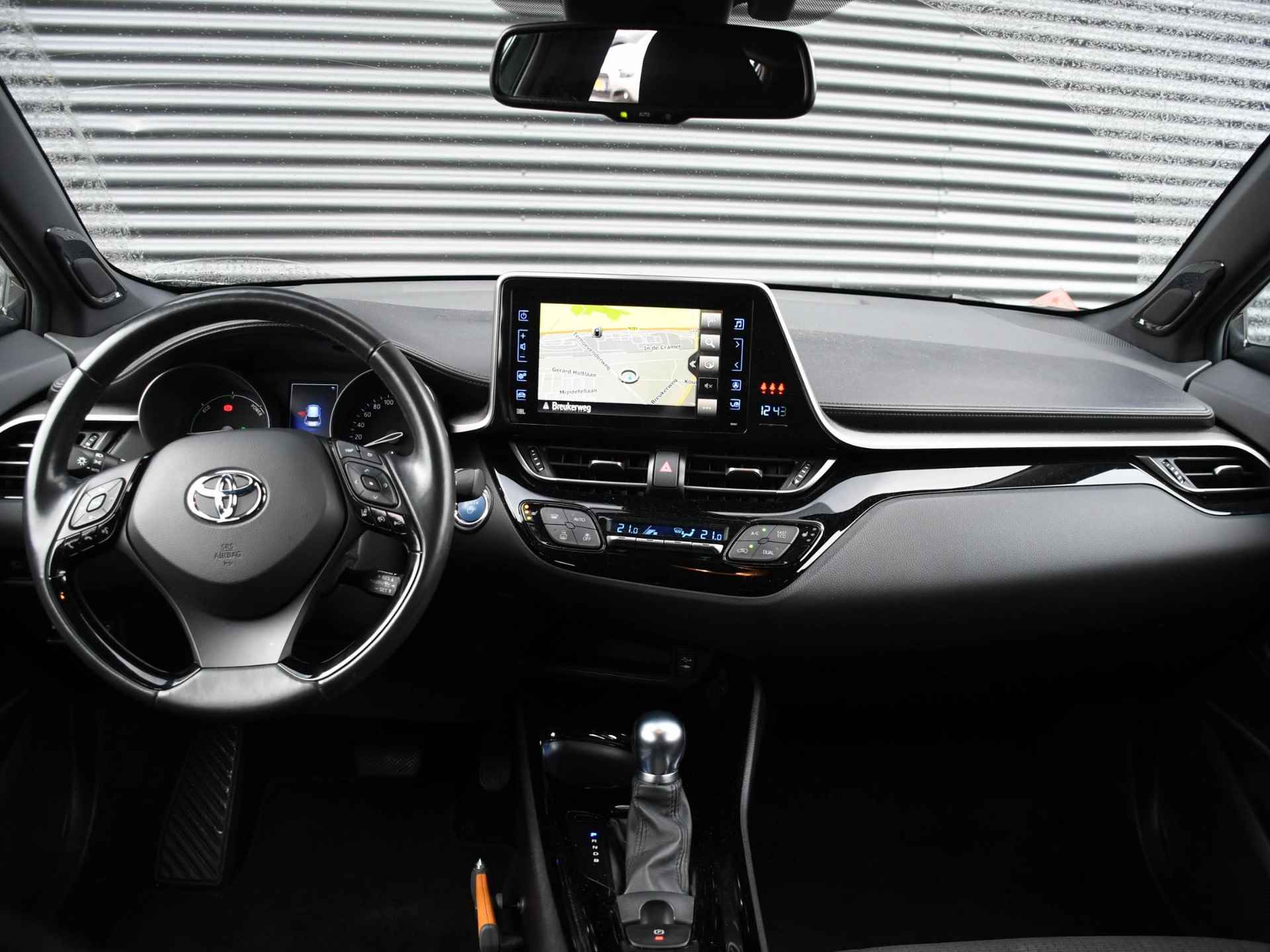 Toyota C-HR Bi-Tone 1.8 Hybrid 123pk Automaat DODE HOEK | ADAP. CRUISE | 18''LM | KEYLESS ENTRY | STOELVERWARMING | DAB | CAMERA - 11/32